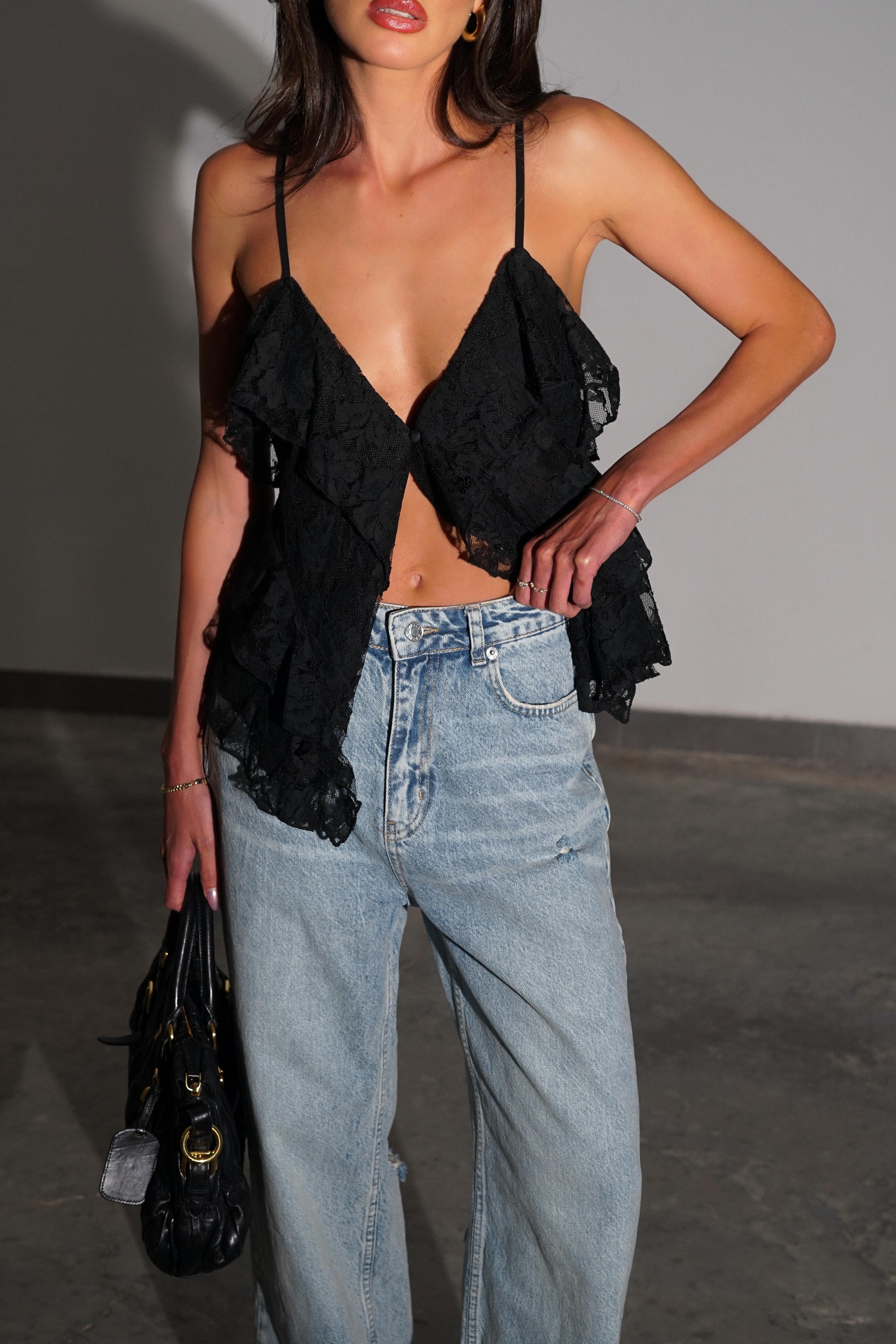 גופיית תחרה דולי