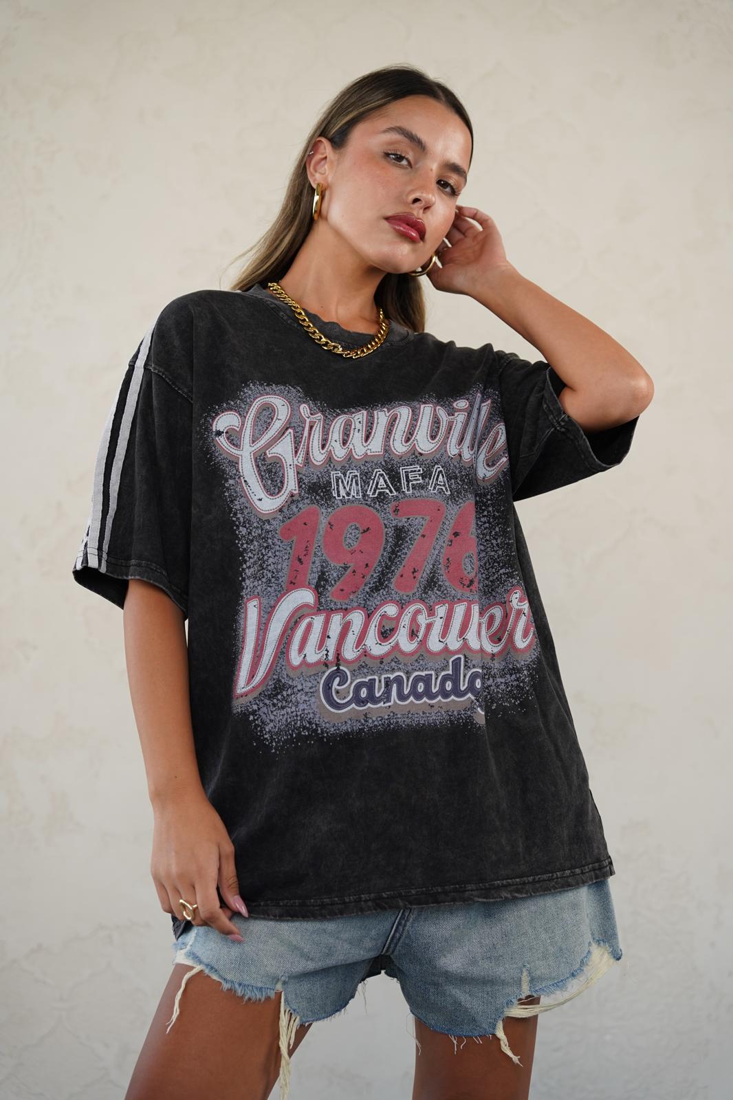 חולצת איה שחור ווש