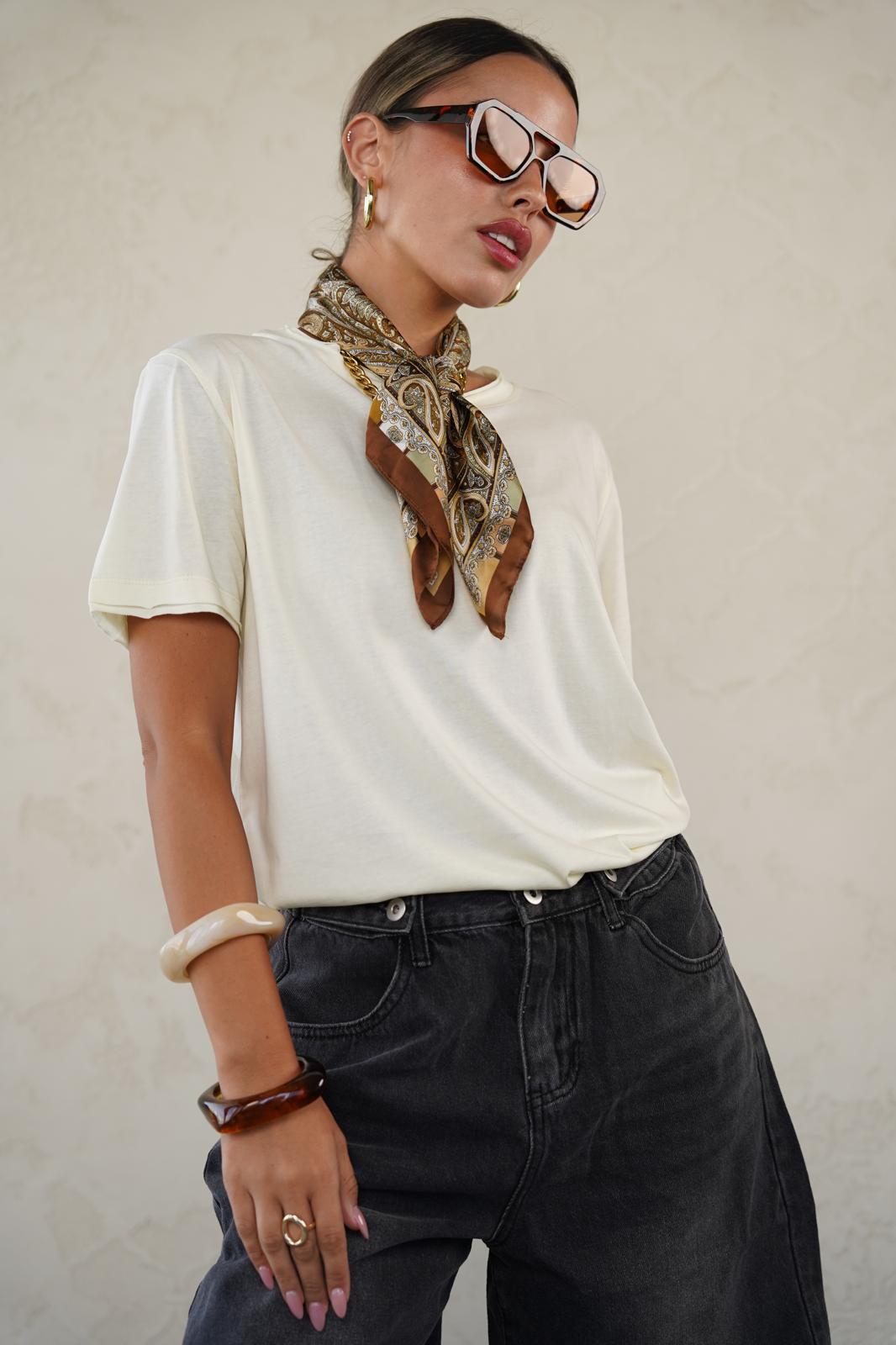 טישרט לארה לבן