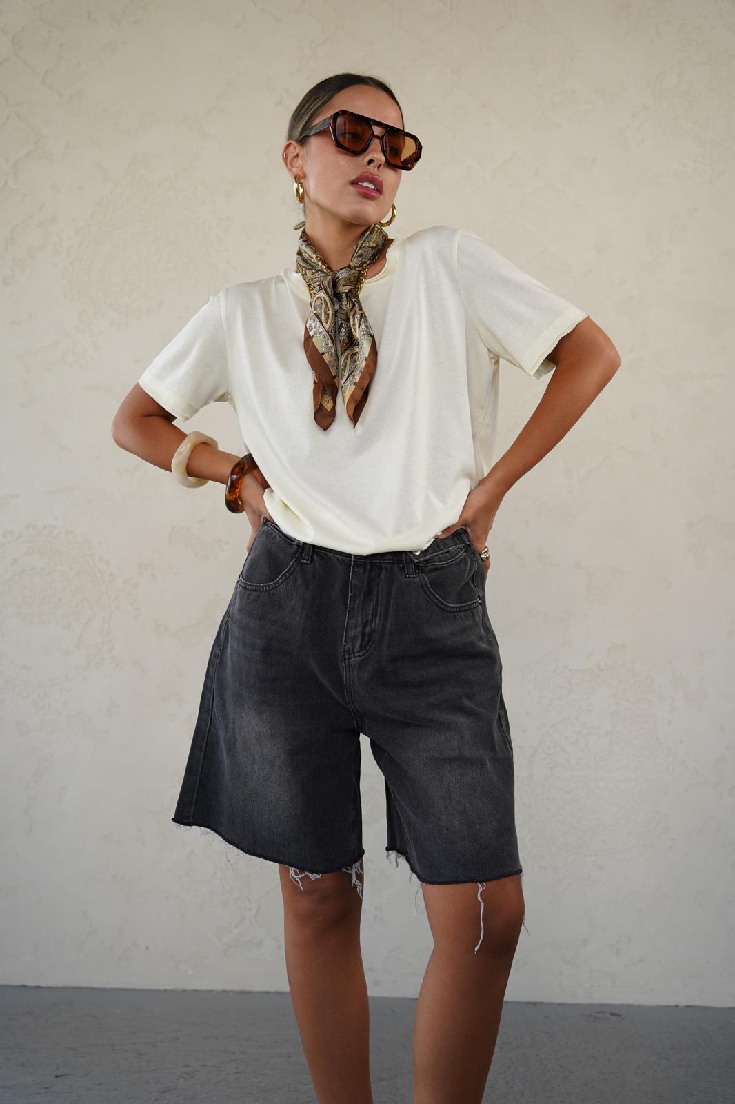 טישרט לארה לבן