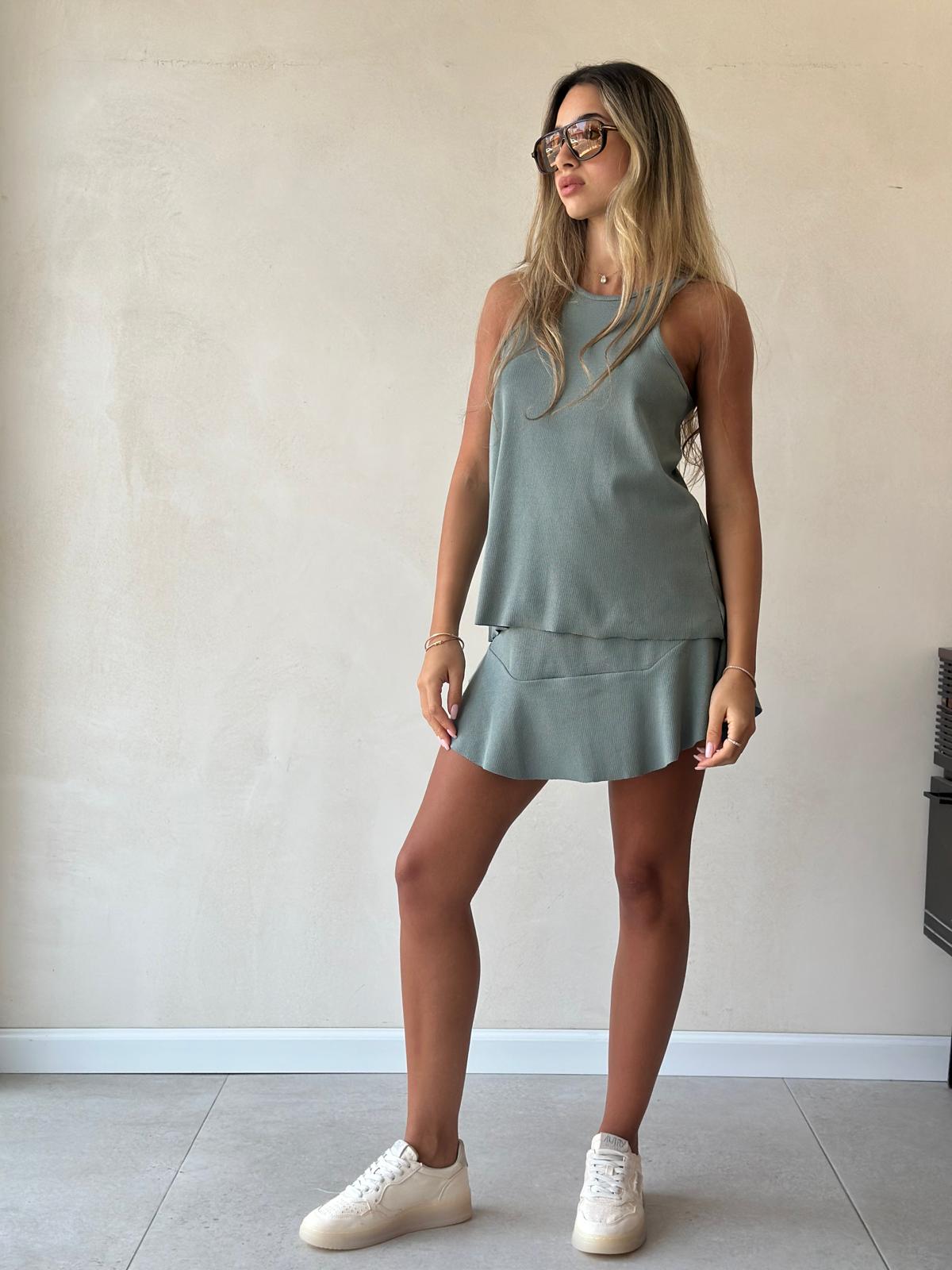 חליפת חצאית מוגלי ירוק