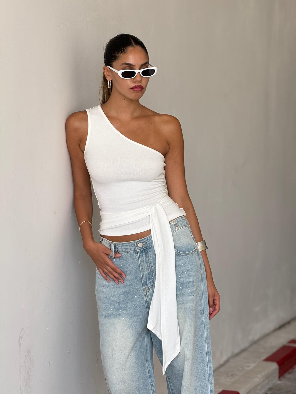 גופיית אורן לבן