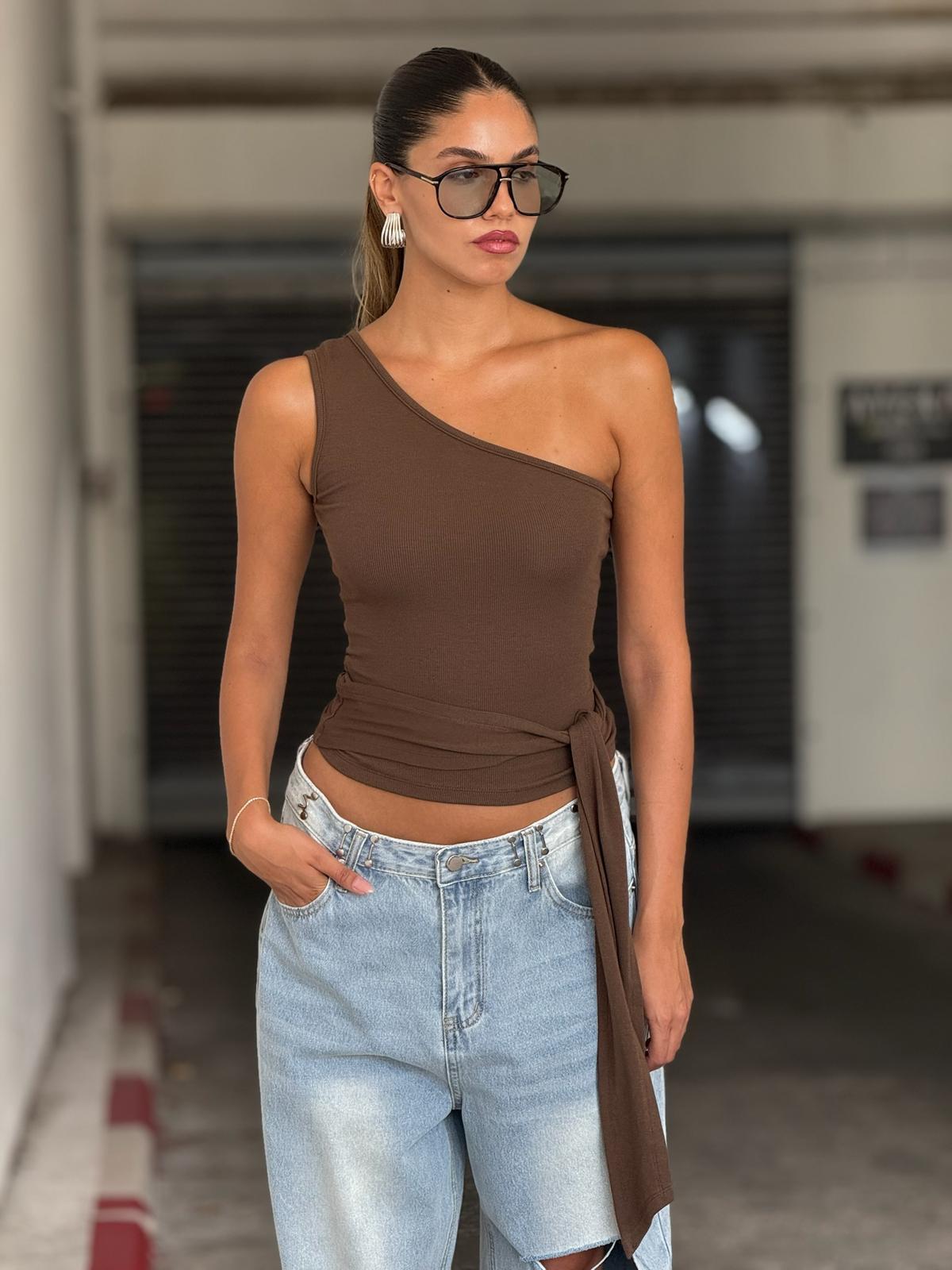 גופיית אורן חום