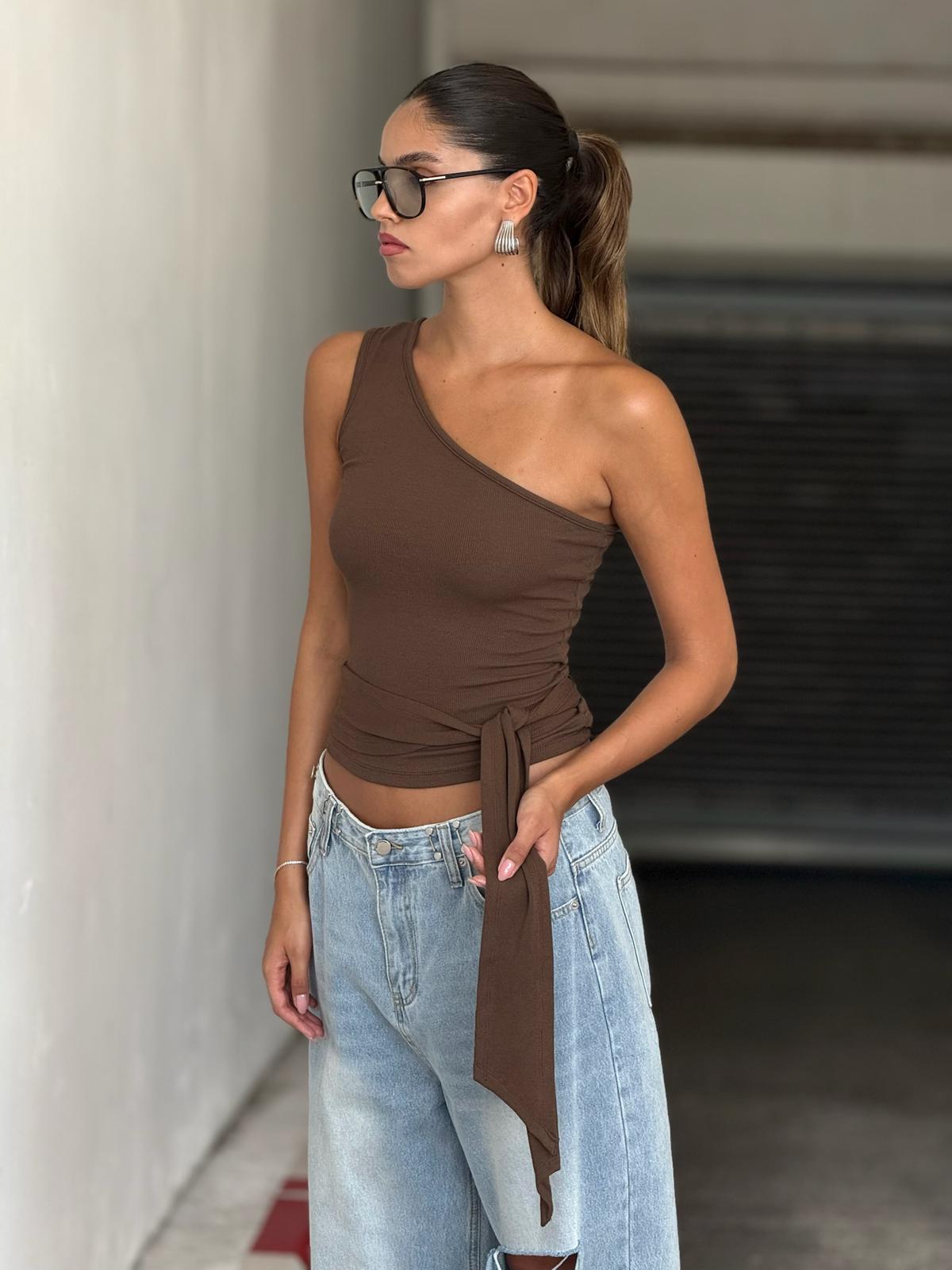 גופיית אורן חום