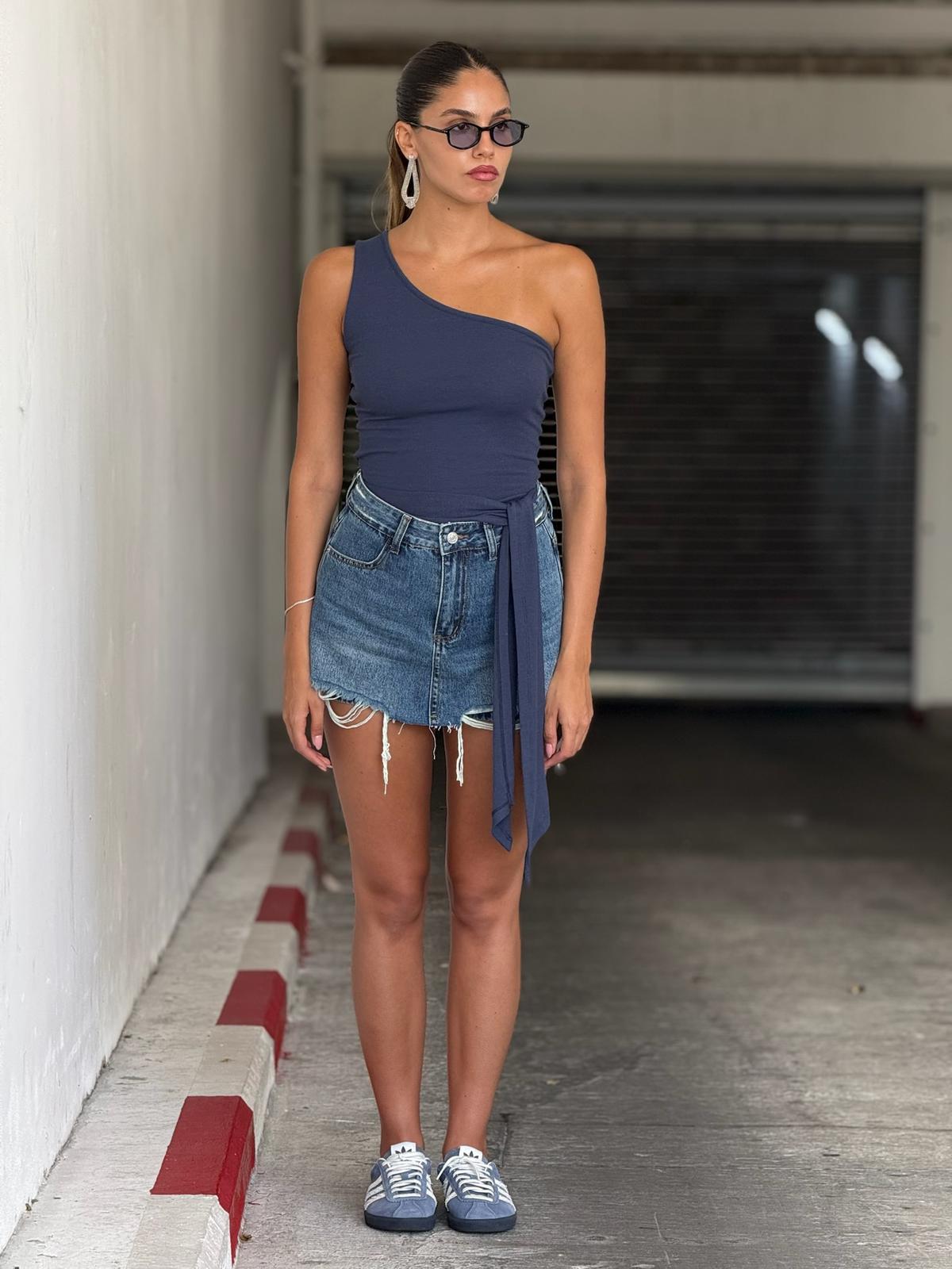 גופיית אורן כחול