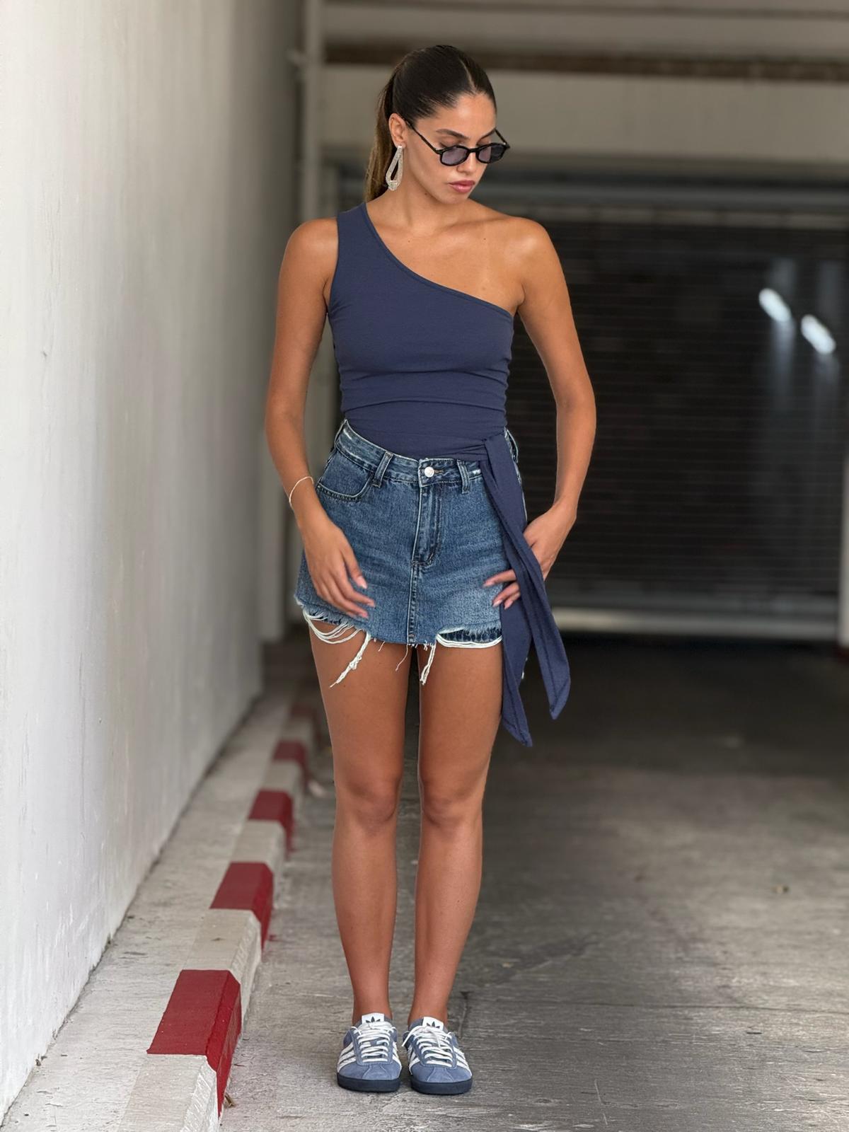 גופיית אורן כחול