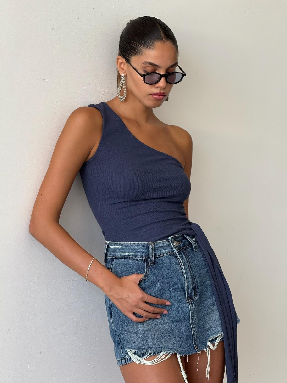 גופיית אורן כחול