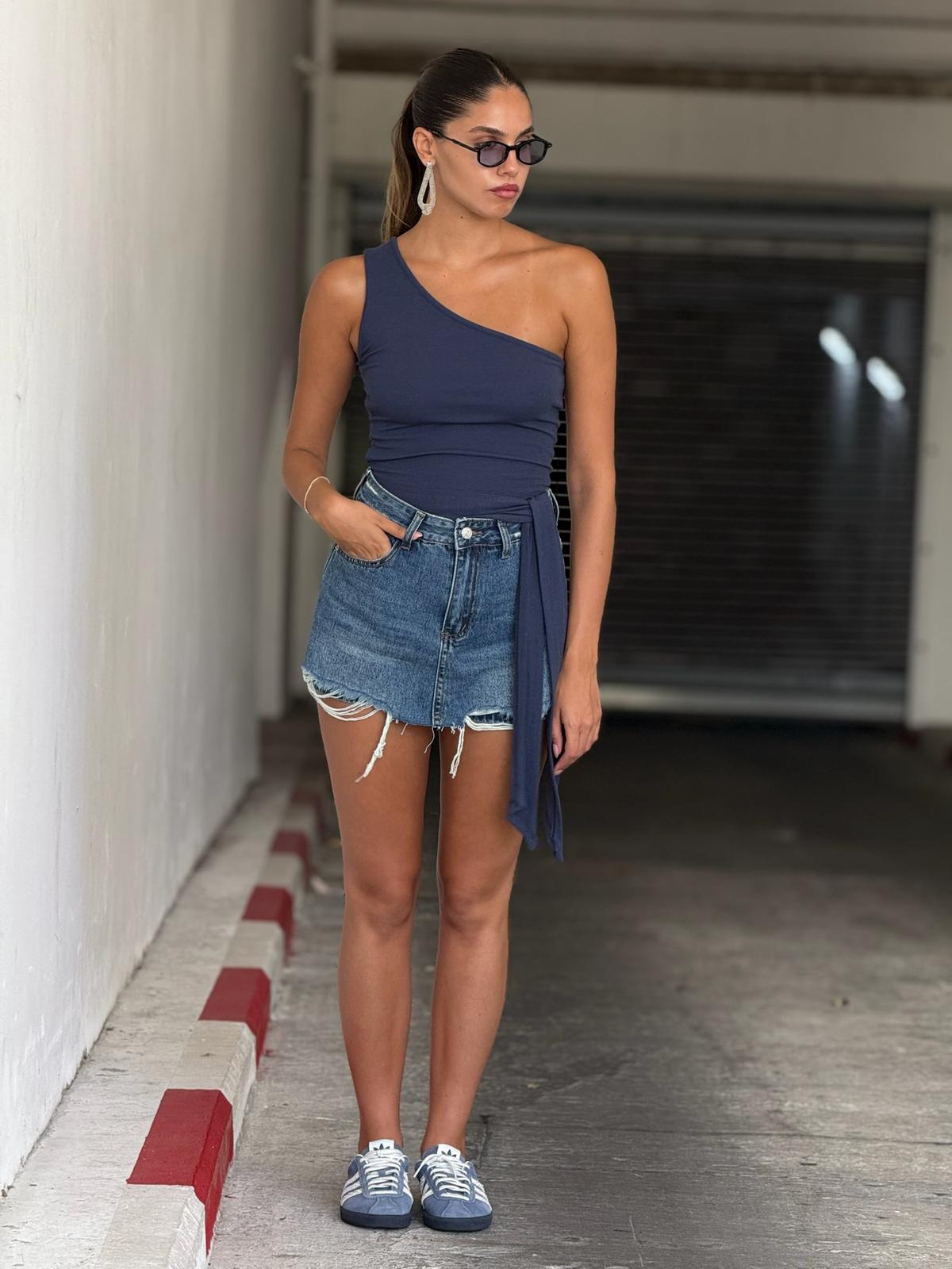 גופיית אורן כחול