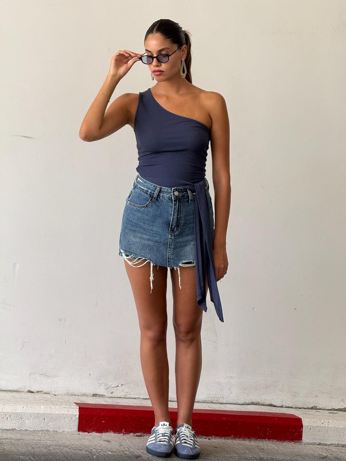 גופיית אורן כחול