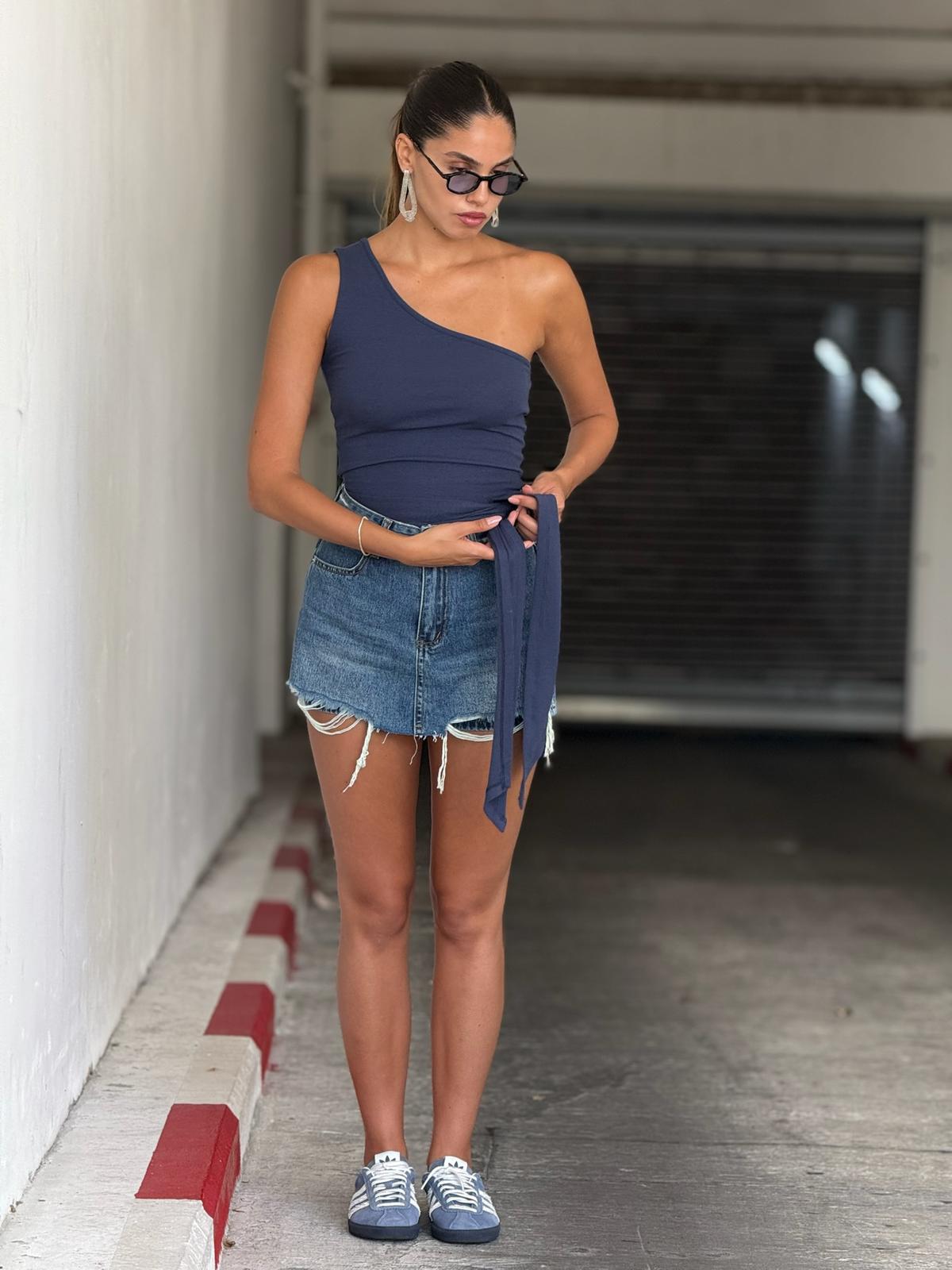 גופיית אורן כחול