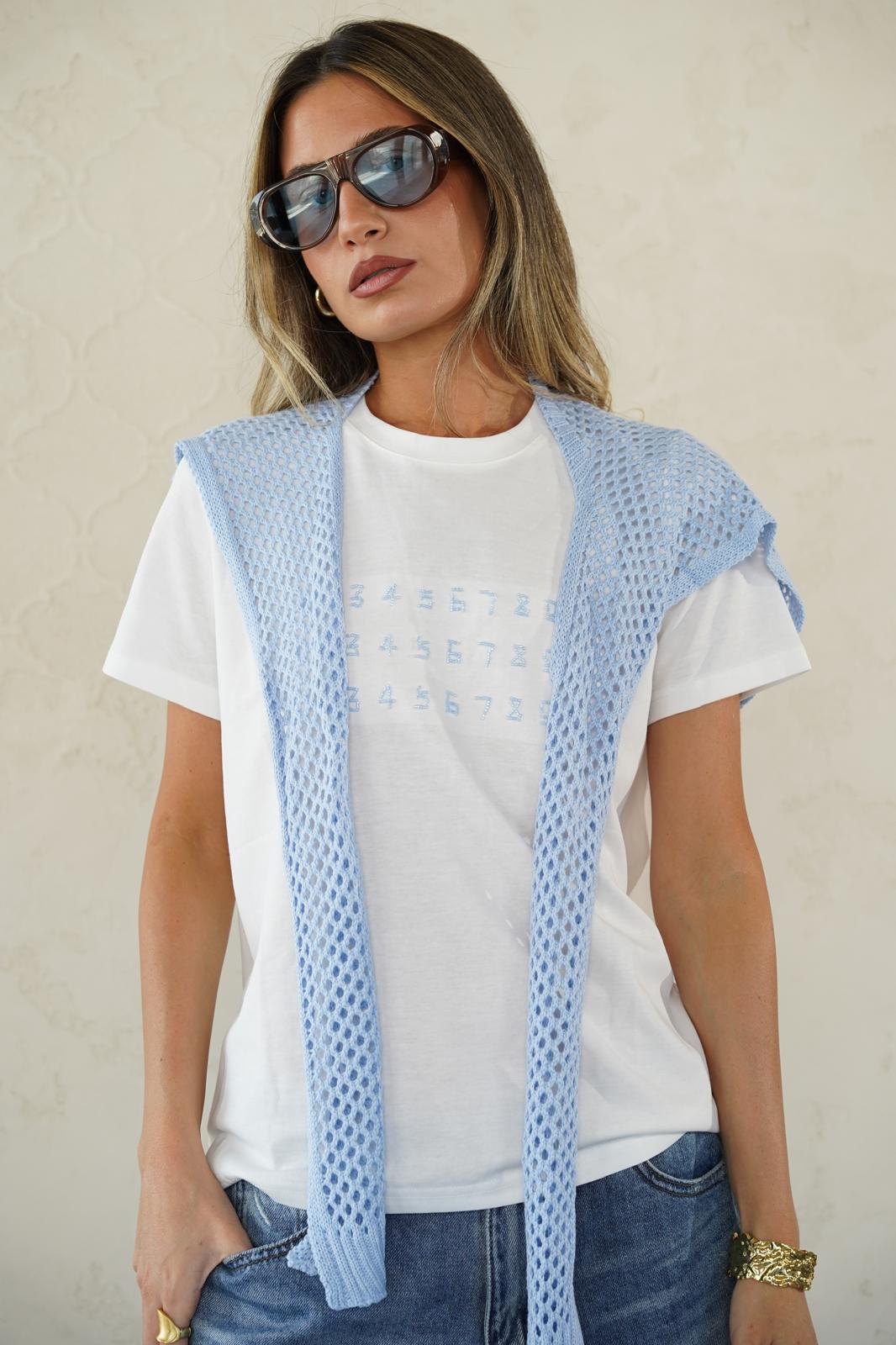 טישרט נורי לבן תכלת