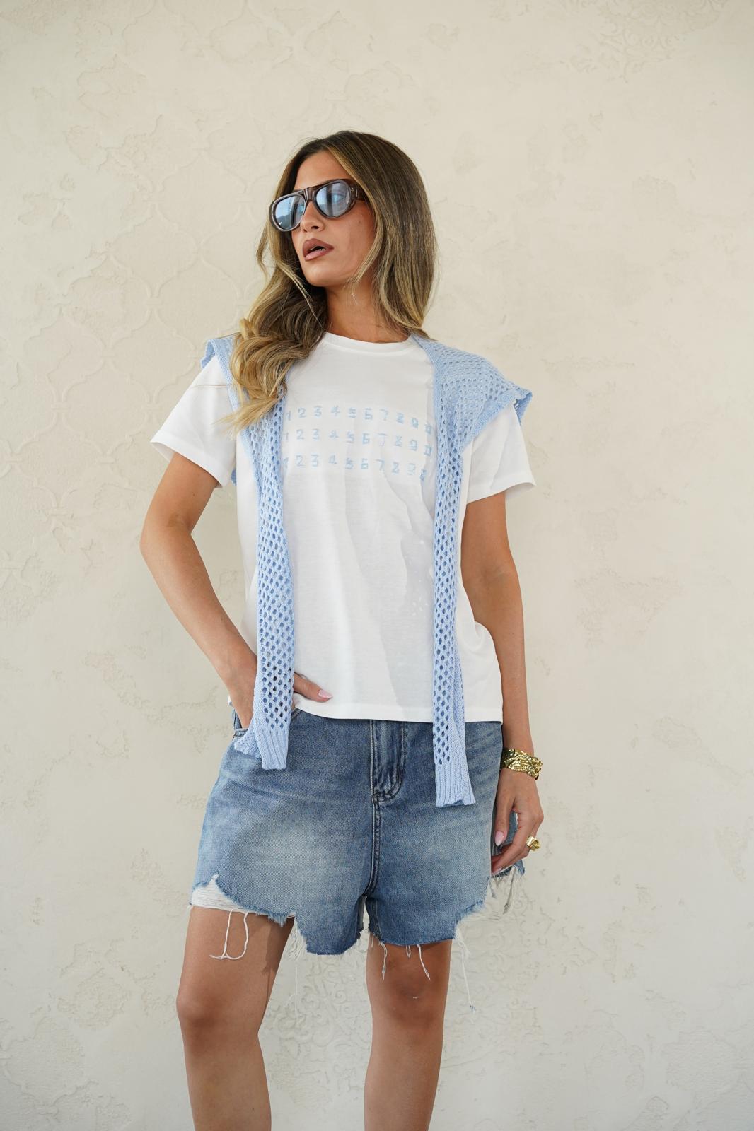 טישרט נורי לבן תכלת