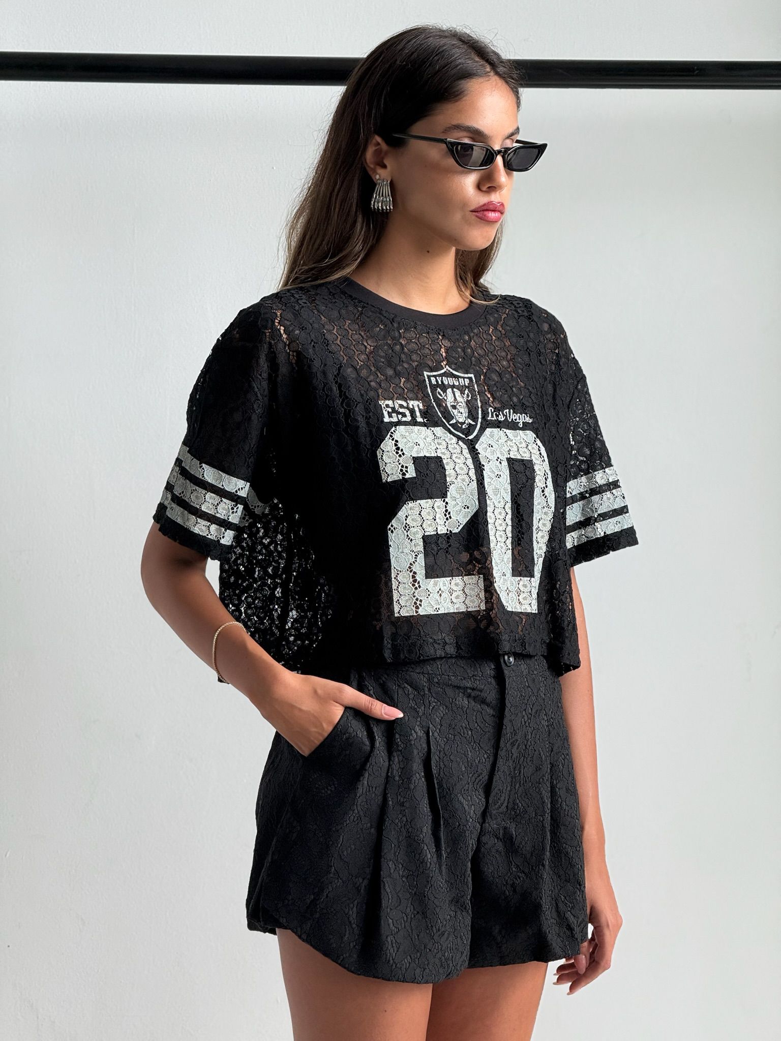 חולצת נאיה שחור