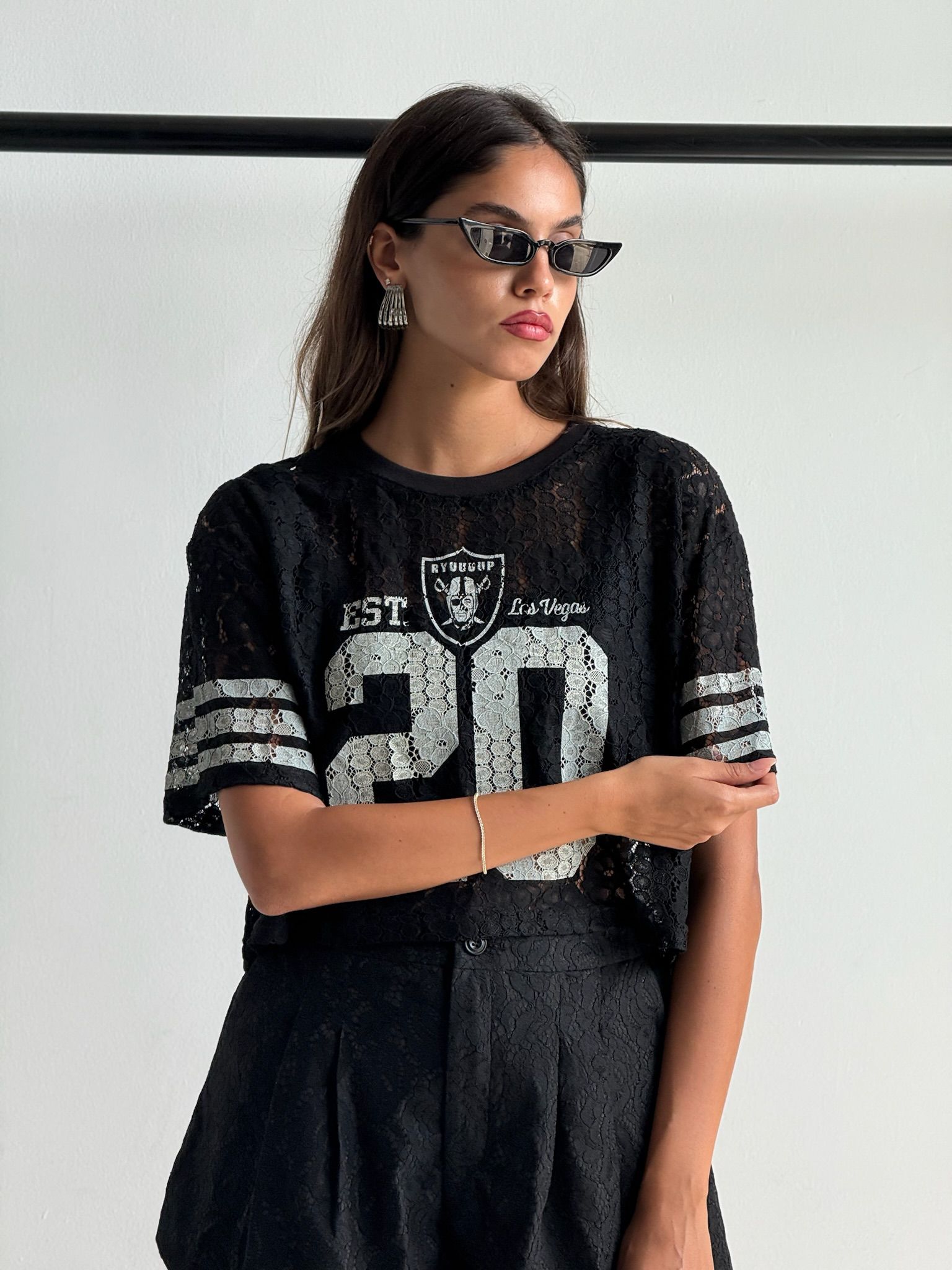 חולצת נאיה שחור