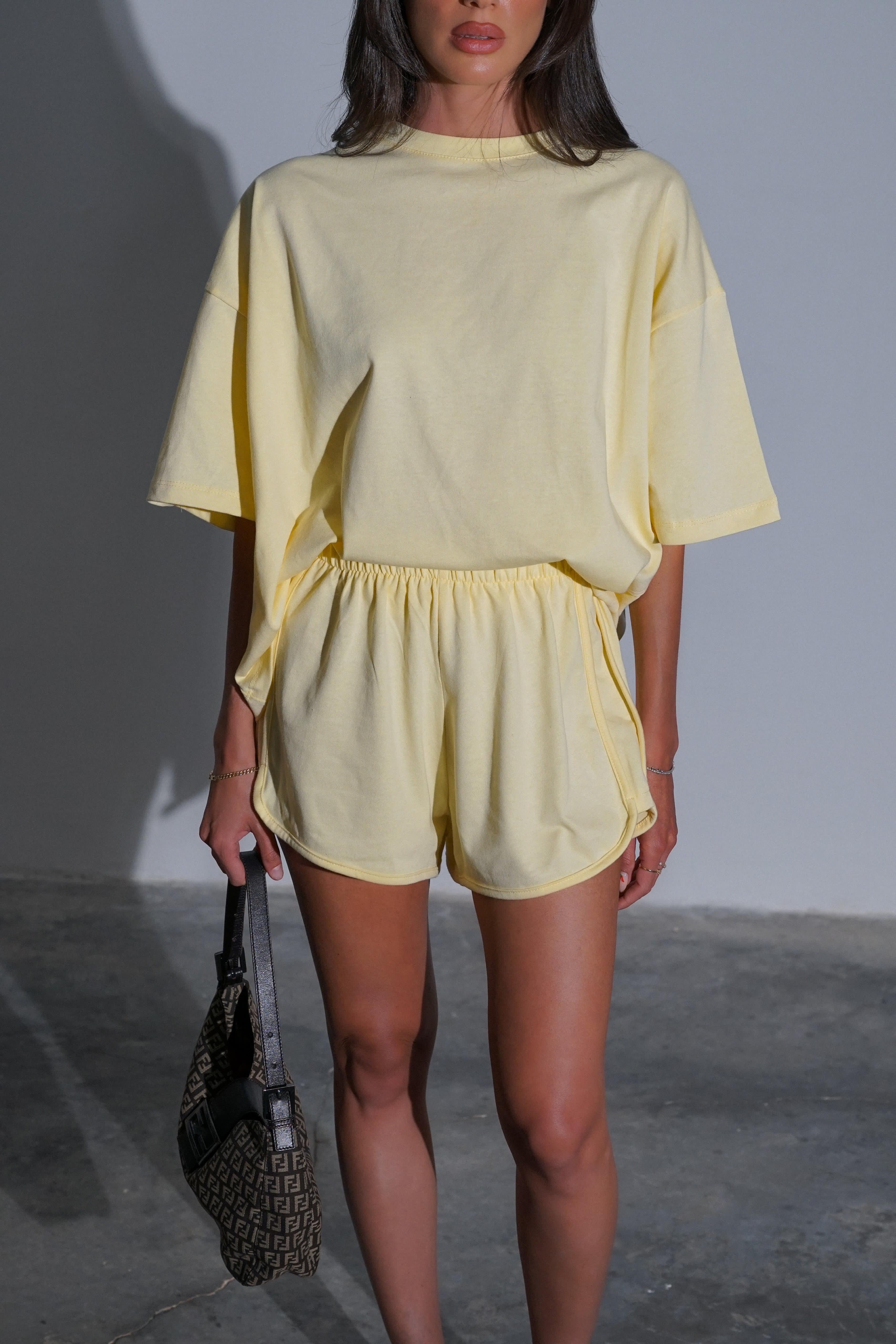 חליפת שריז צהוב