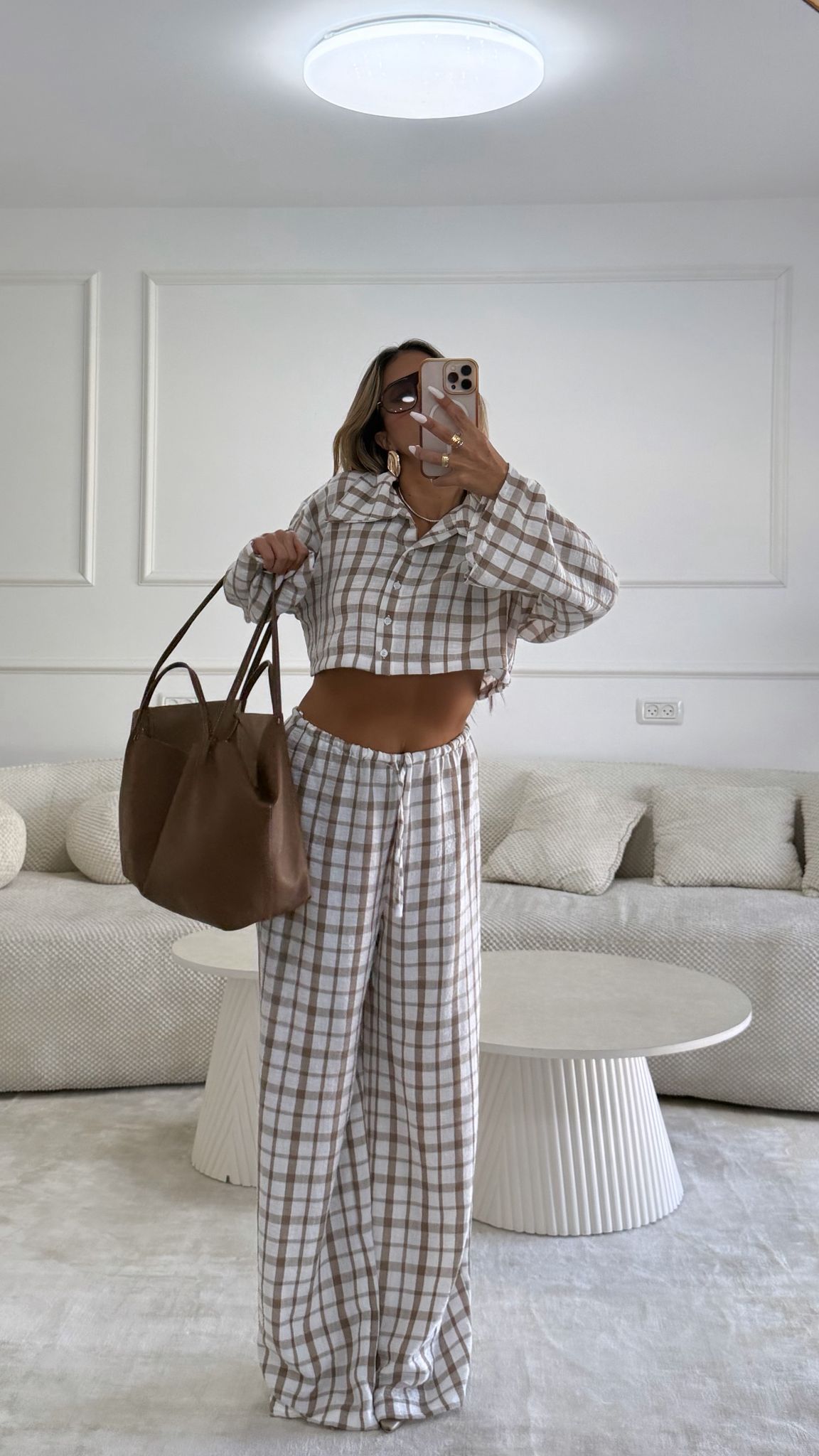 חליפת סנדי חום