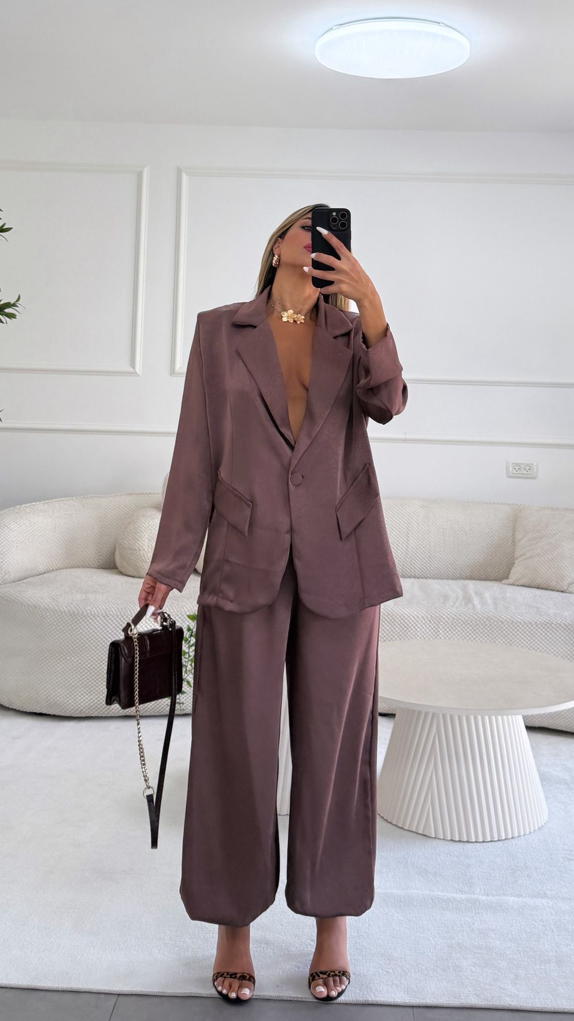 חליפת נויה חום