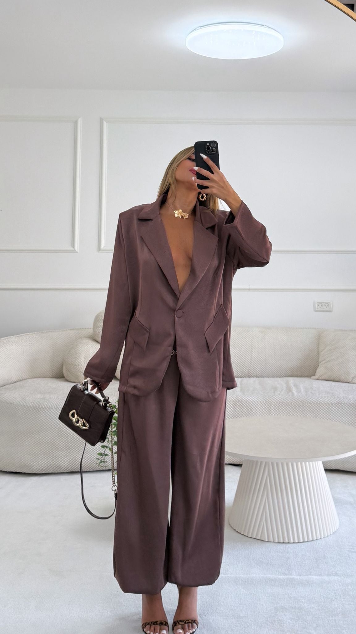 חליפת נויה חום