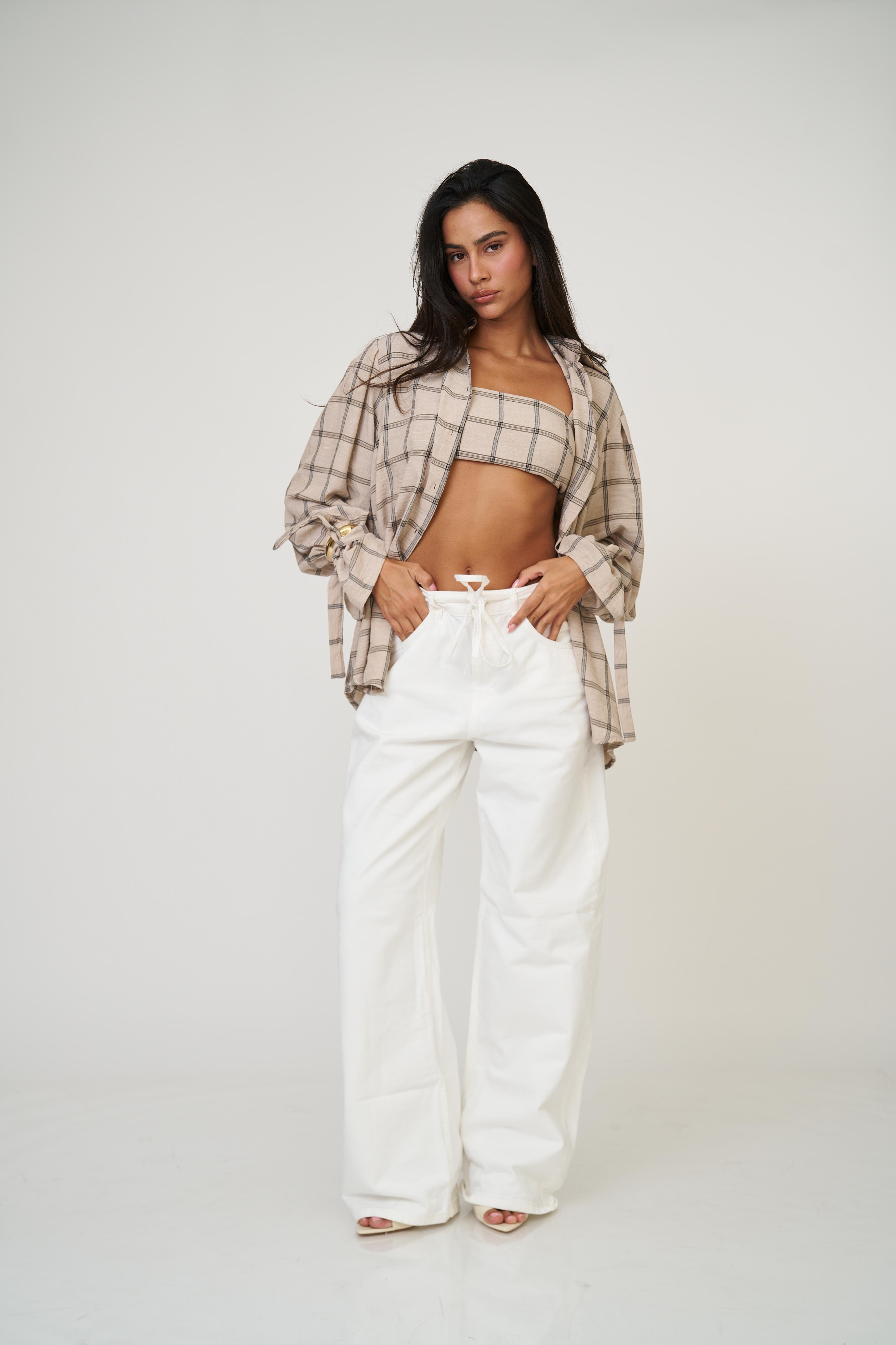 מכופתרת אניטה