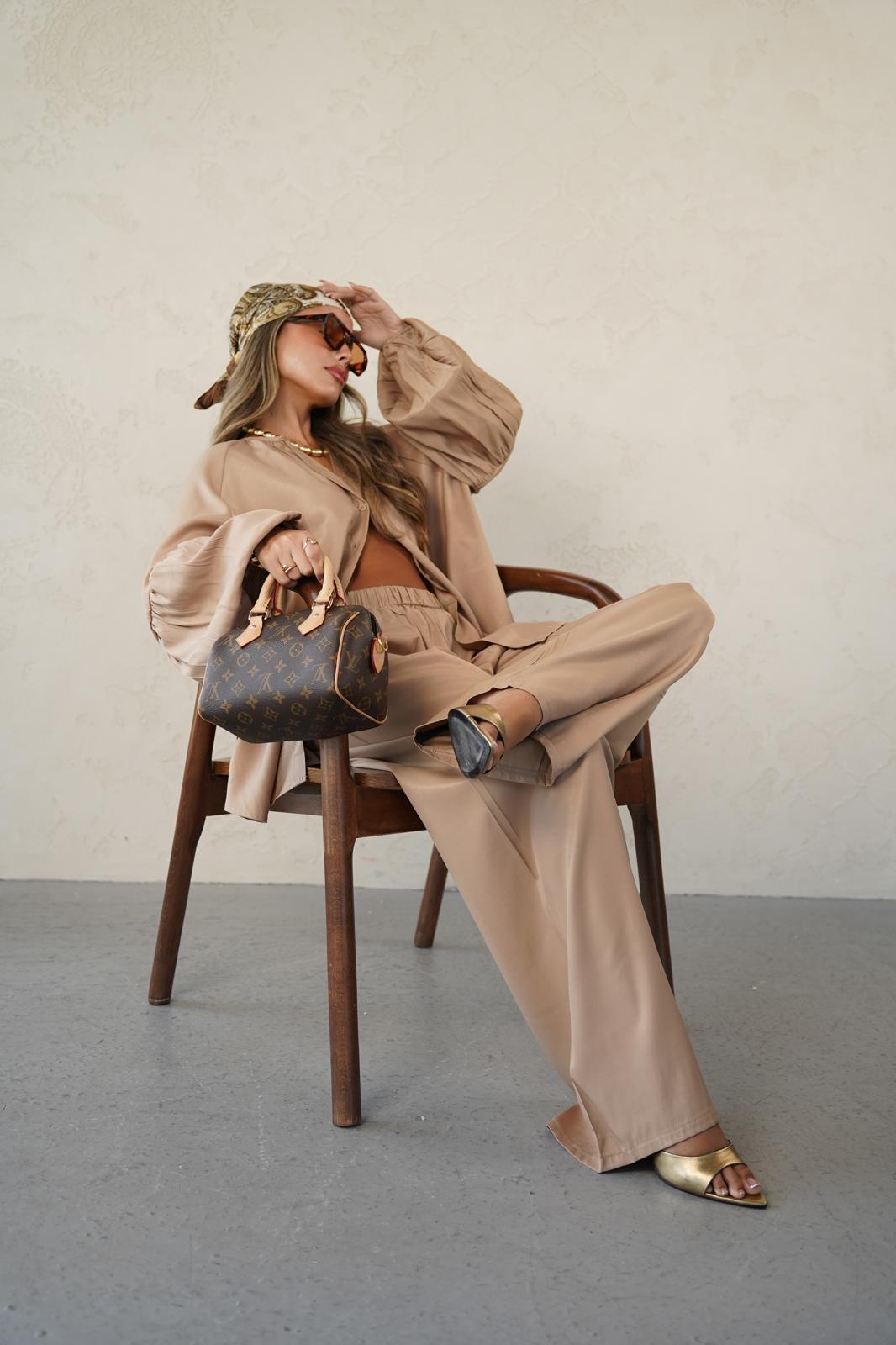 חליפת אליס קאמל