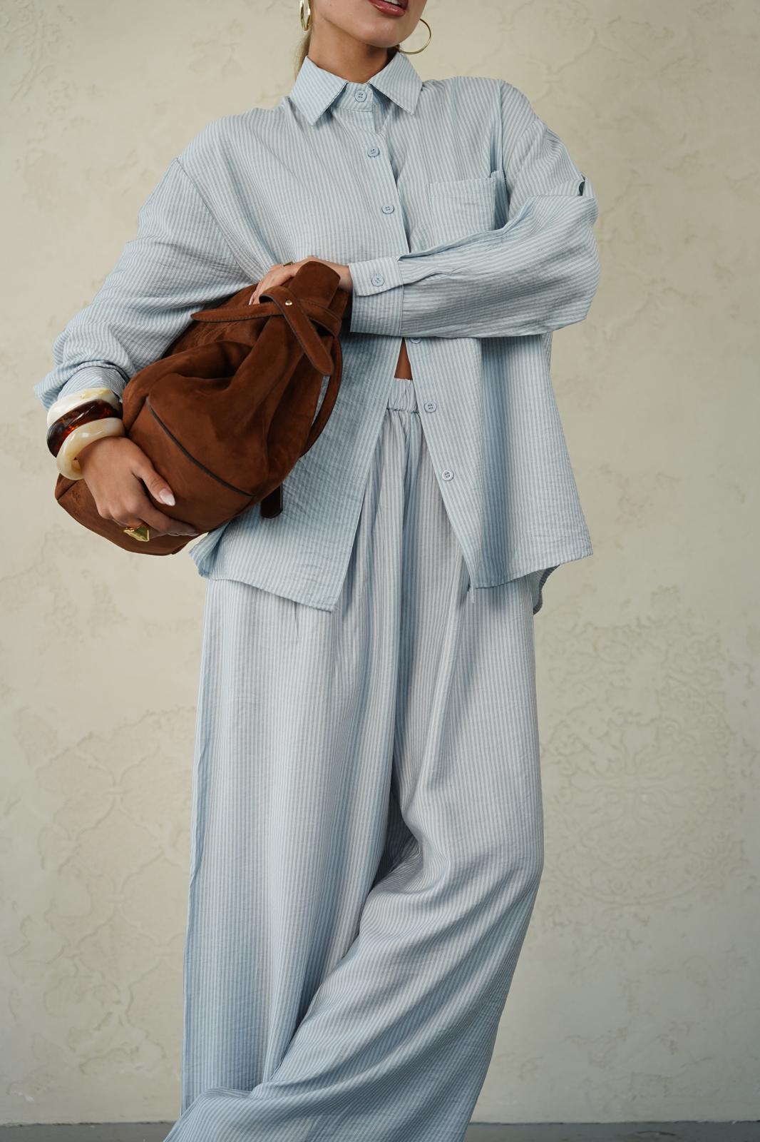 חליפת סקאי תכלת פסים