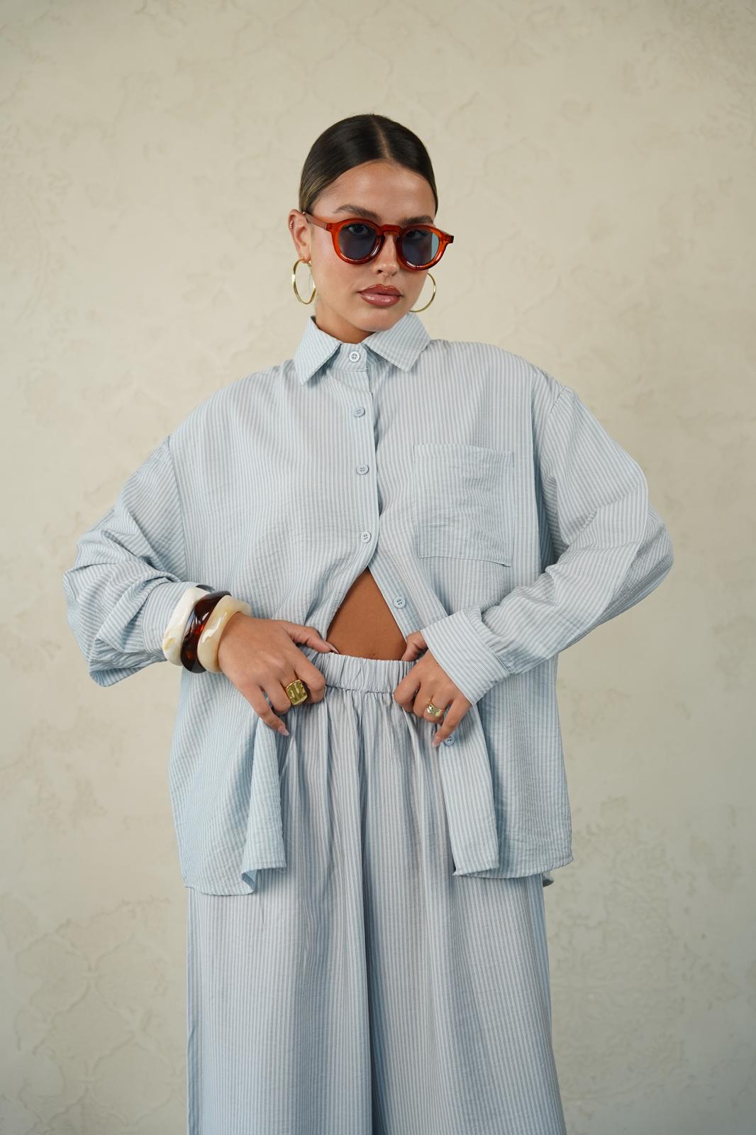 חליפת סקאי תכלת פסים