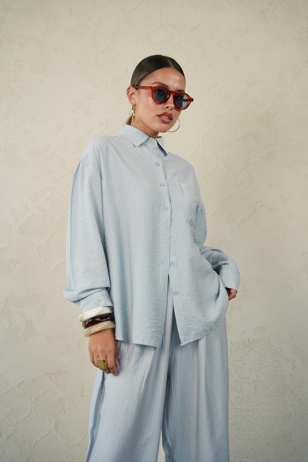 חליפת סקאי תכלת פסים