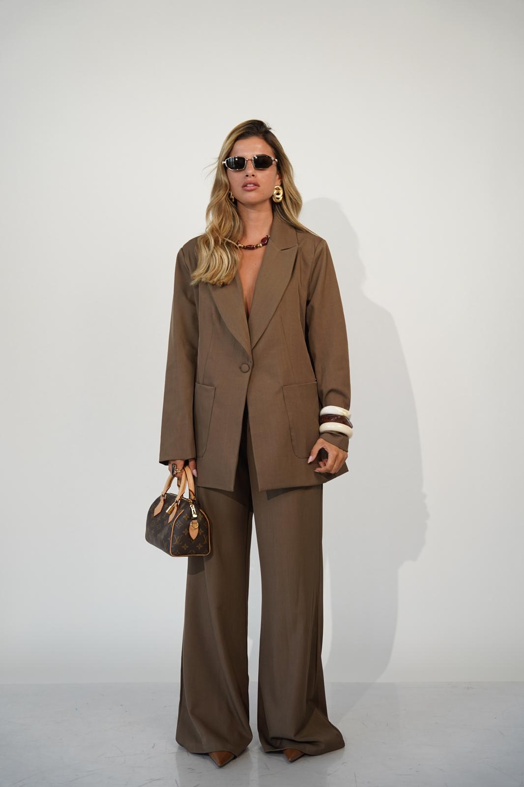 חליפת מוניק