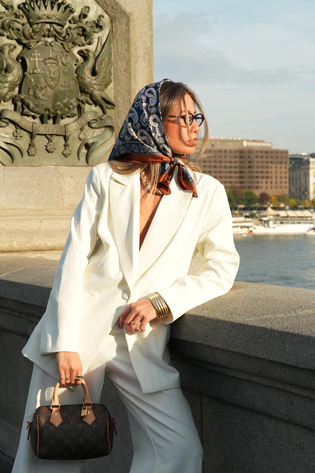 חליפת מוניק