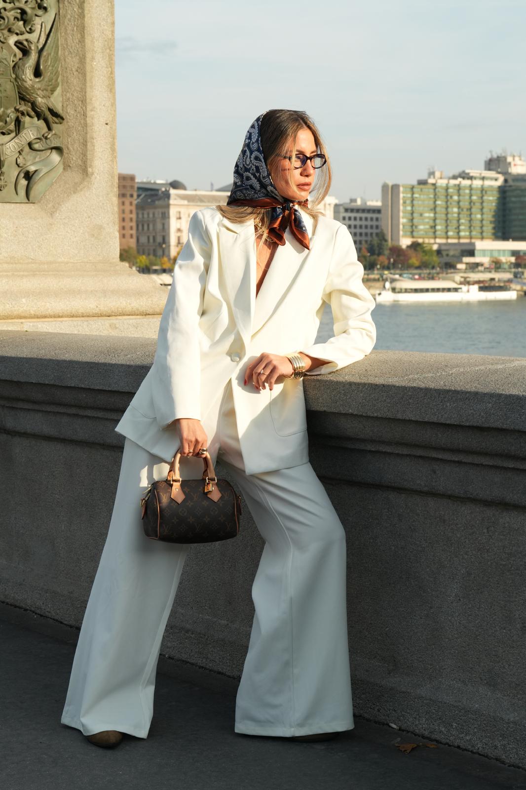 חליפת מוניק