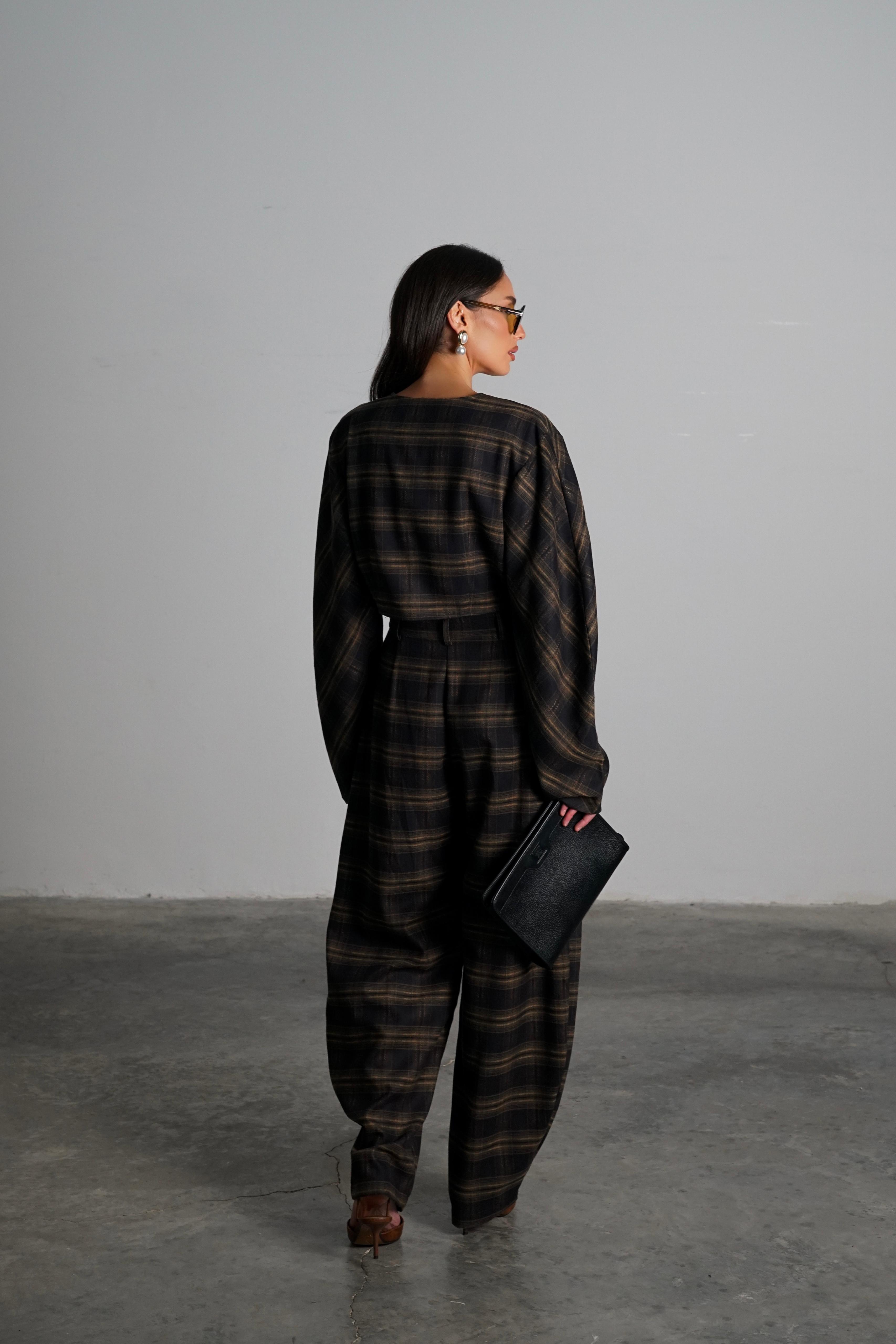 חליפת פטיסר חום