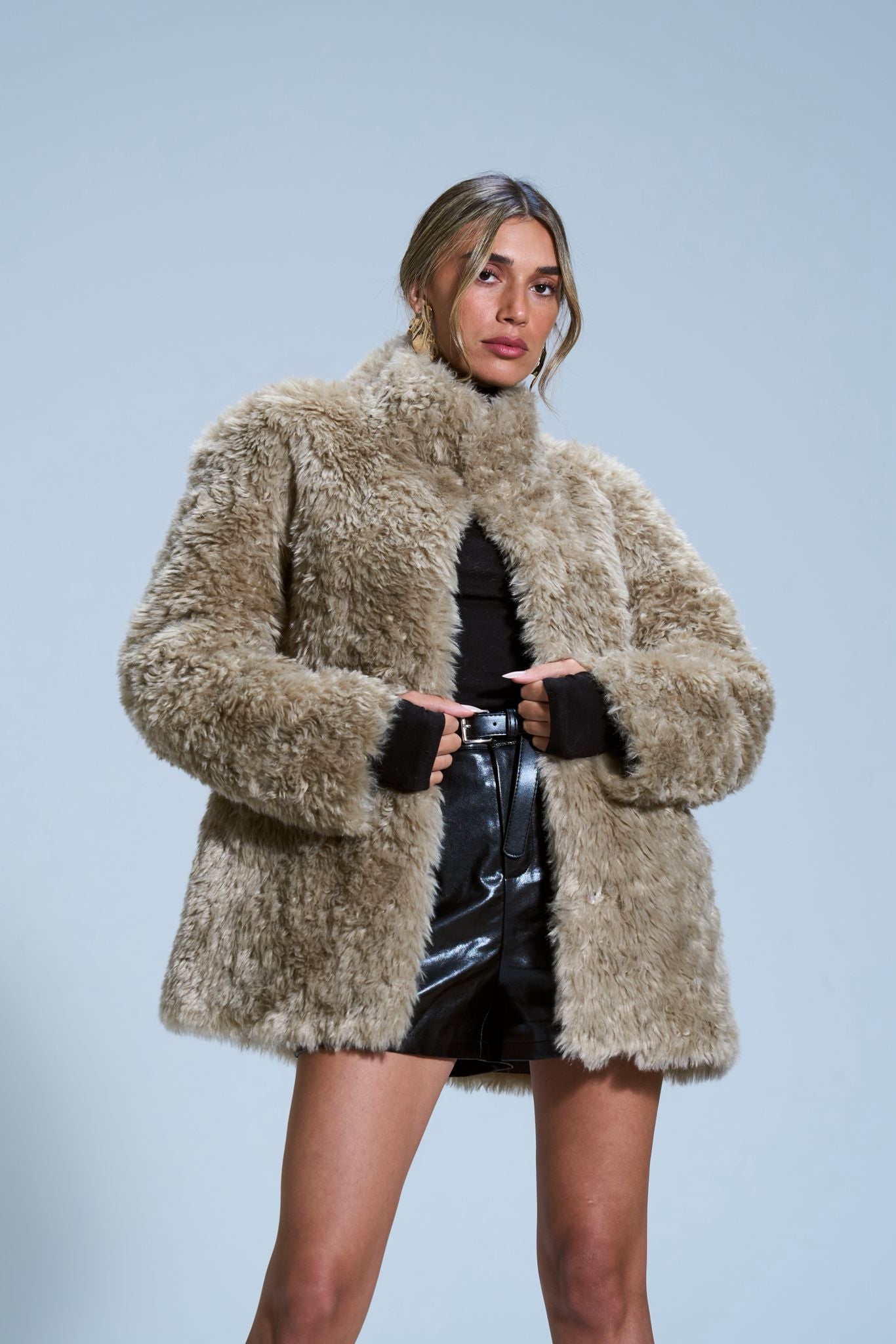 מעיל לביא דבש