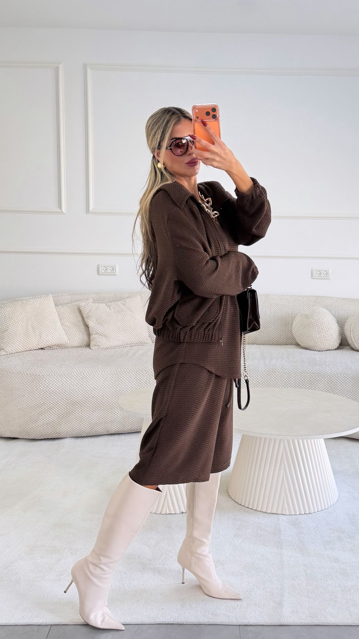 חליפת טריפל חום