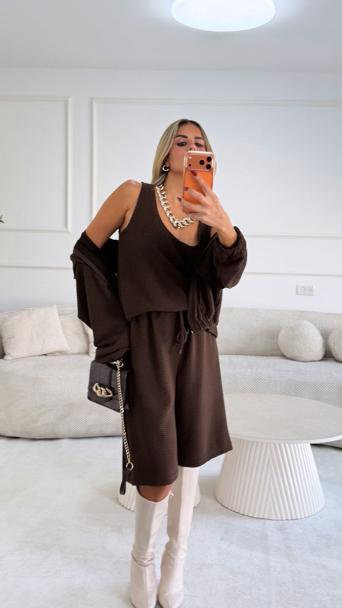 חליפת טריפל חום