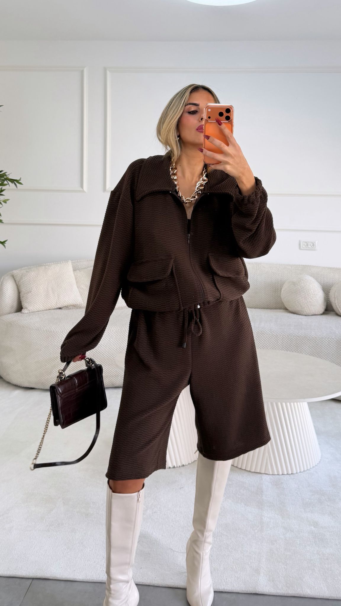 חליפת טריפל חום