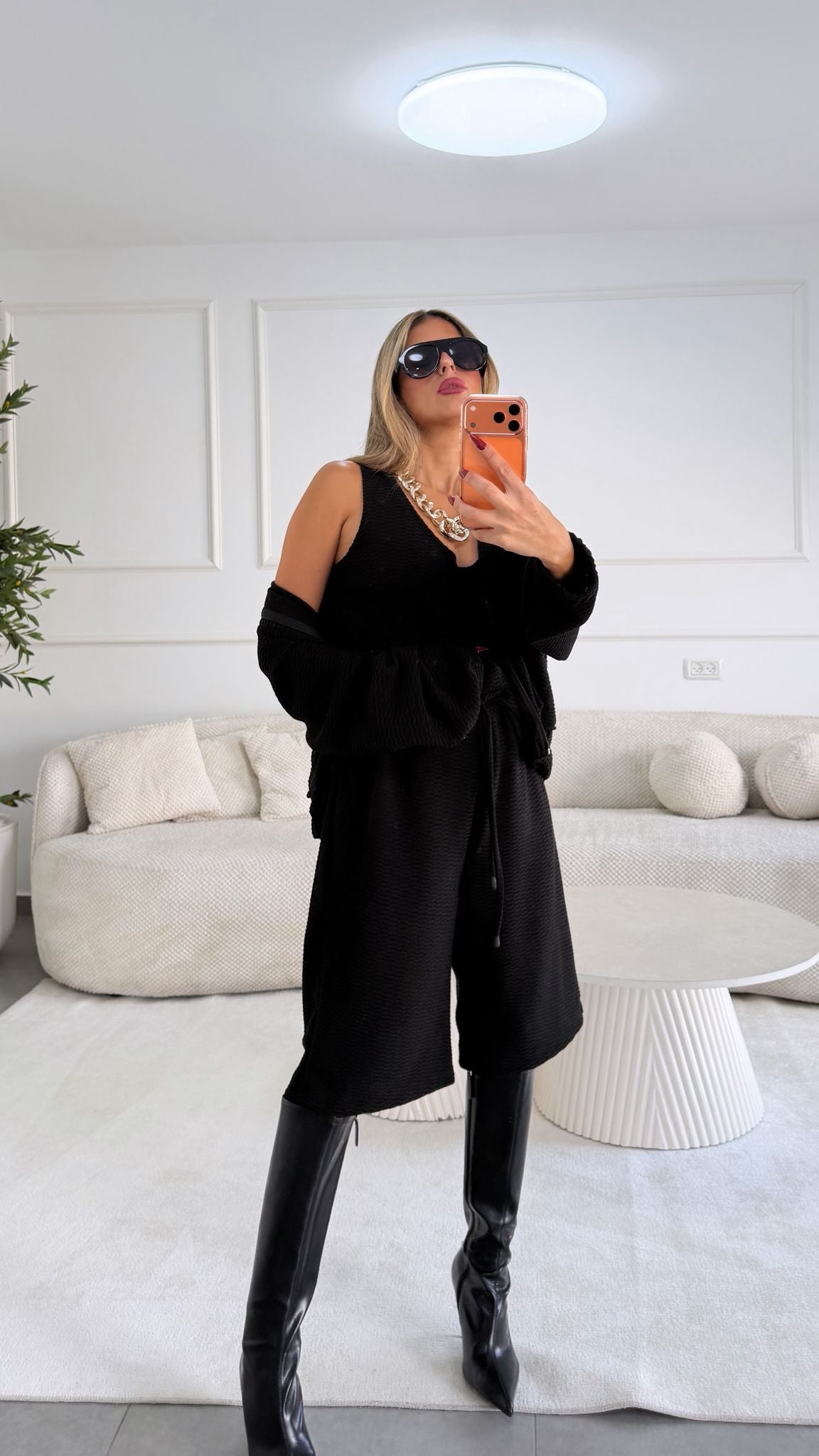 חליפת טריפל שחור