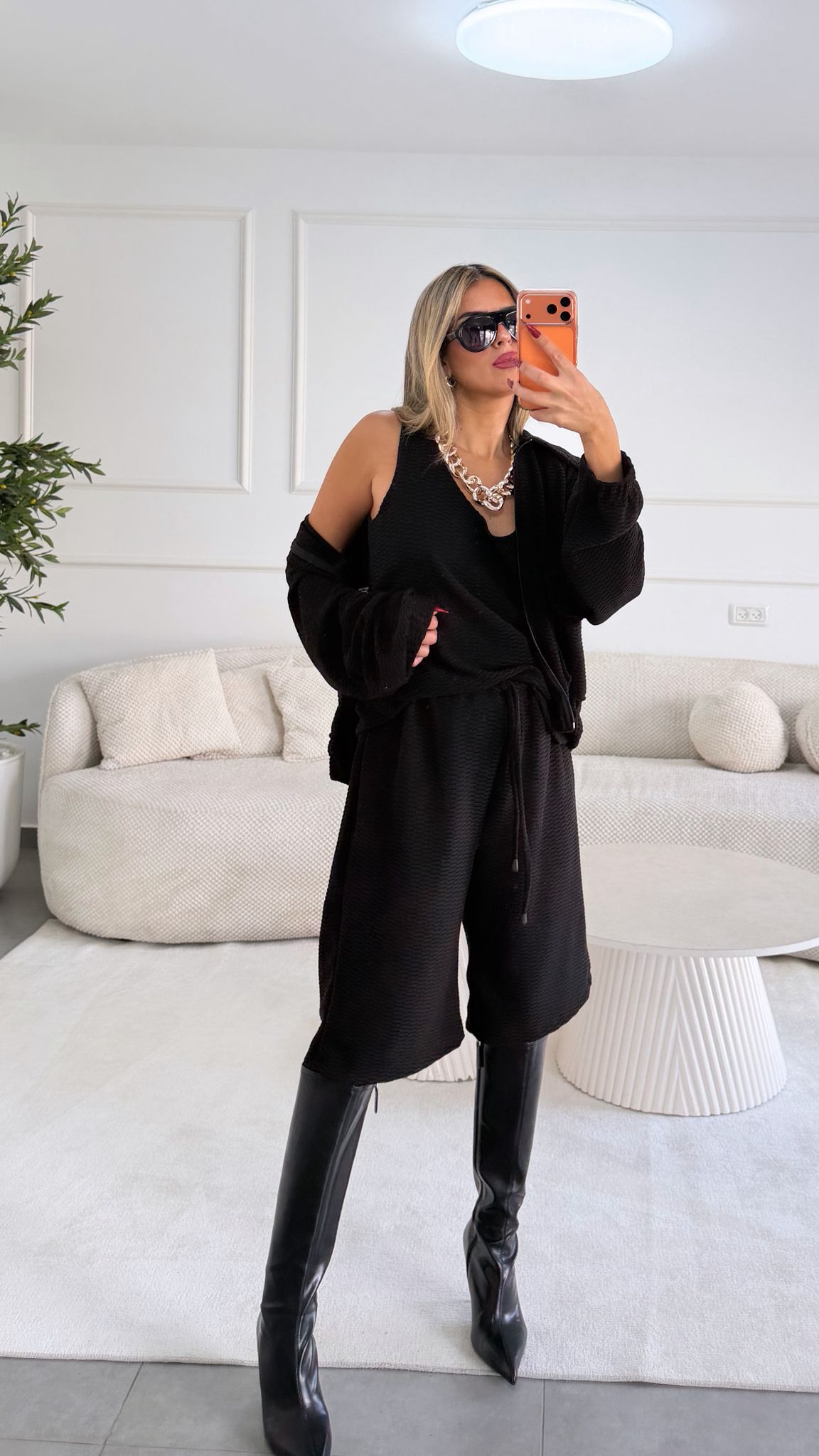 חליפת טריפל שחור