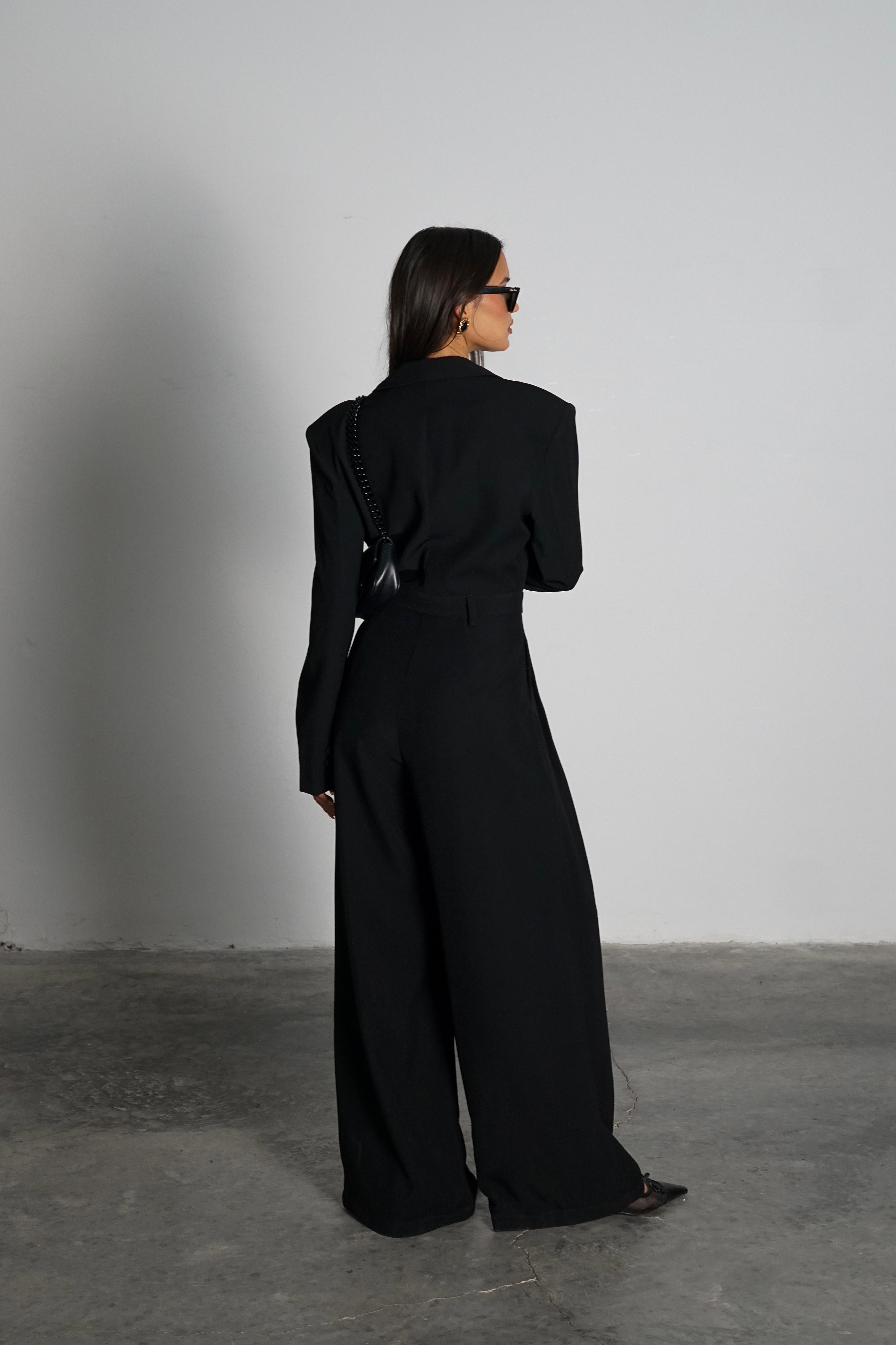 אוברול מונה