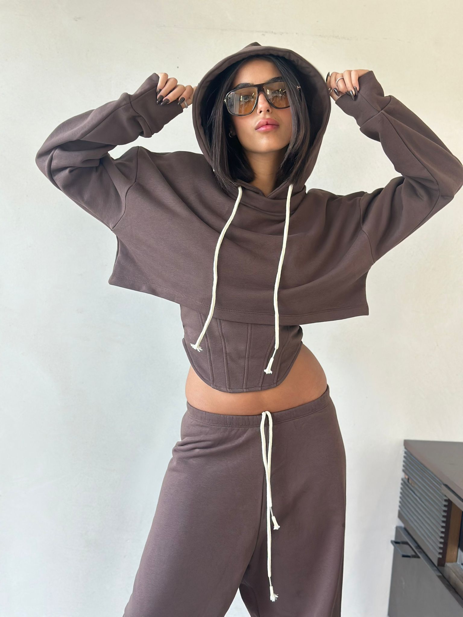 חליפת סמדי חום