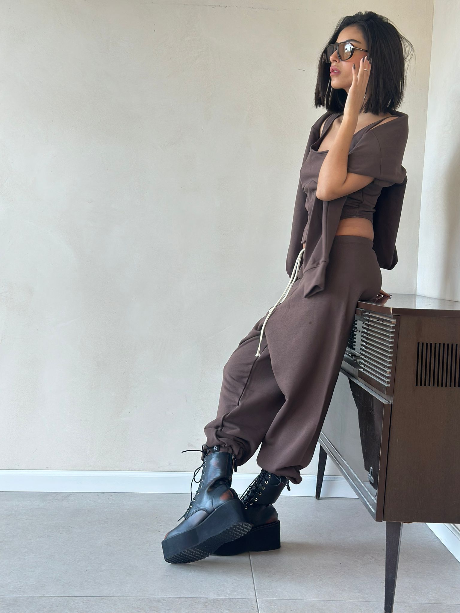 חליפת סמדי חום