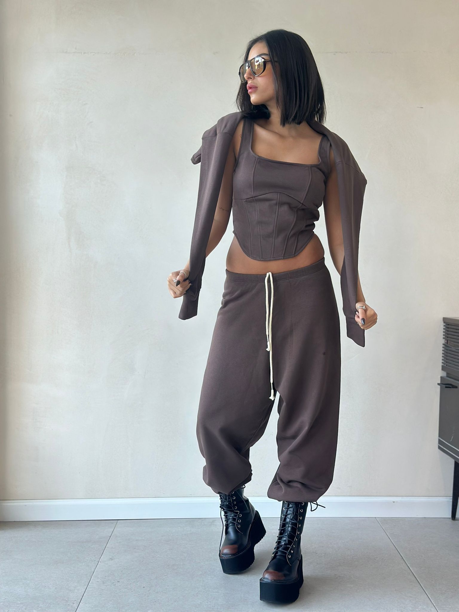 חליפת סמדי חום