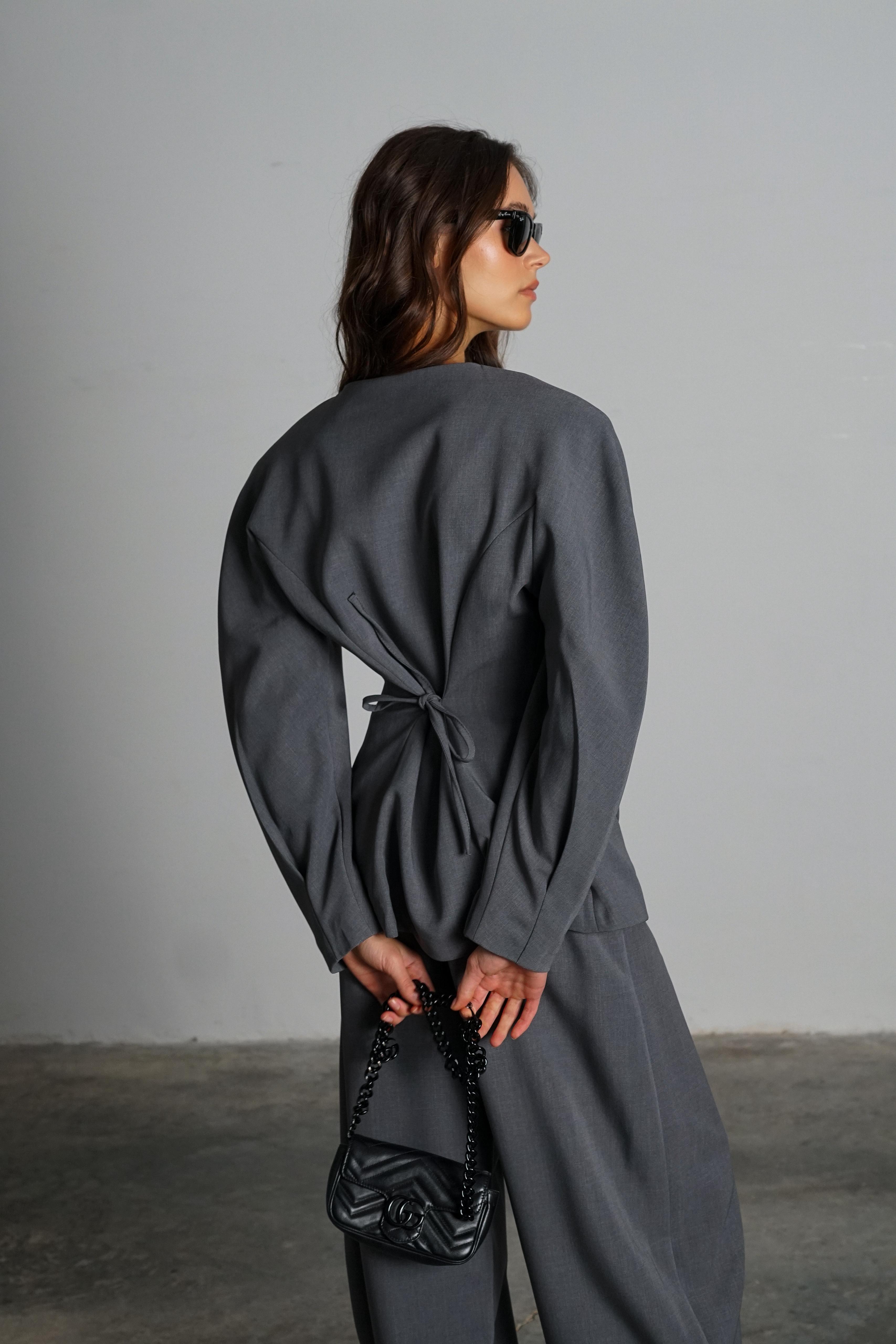 חליפת אופיליה