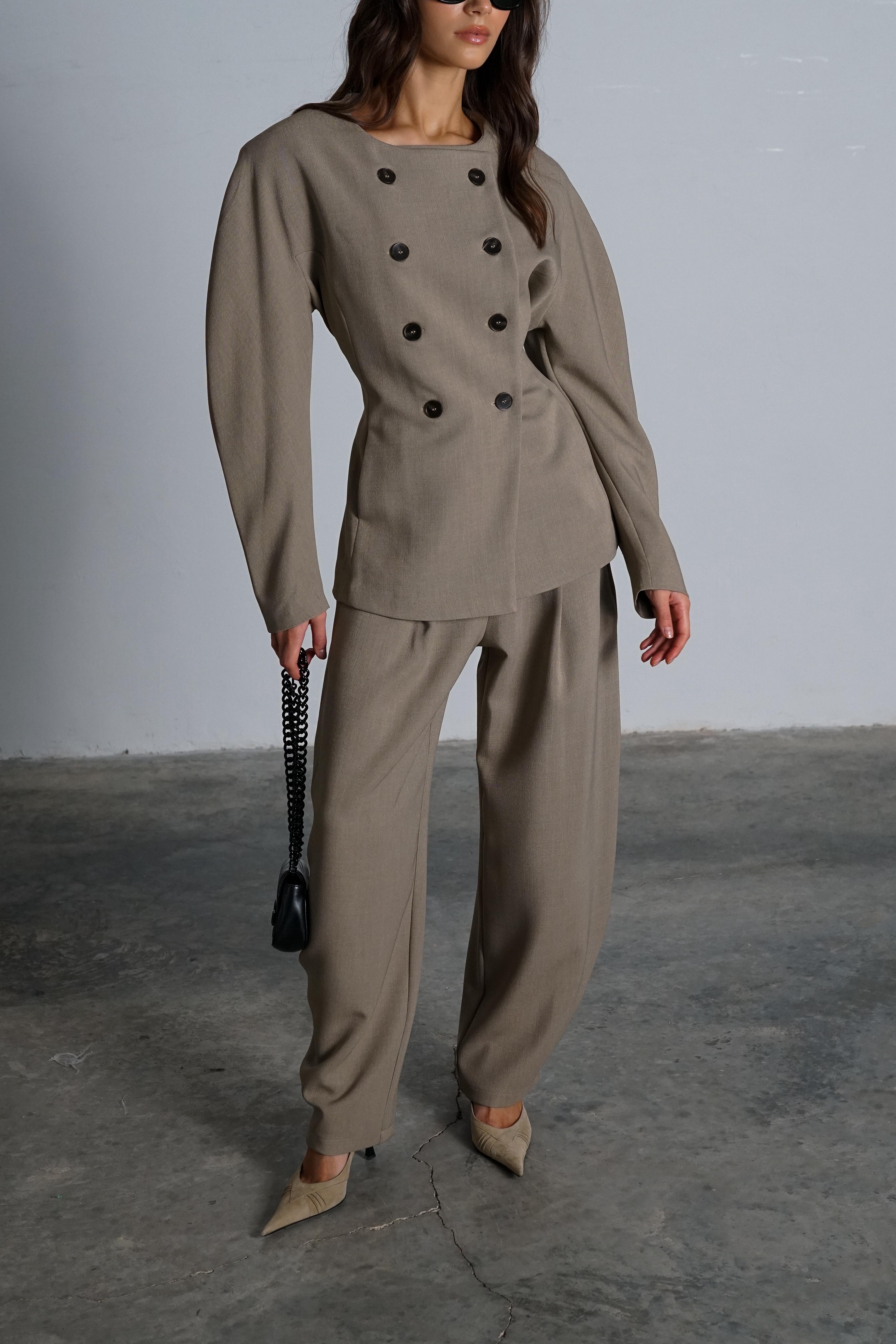 חליפת אופיליה