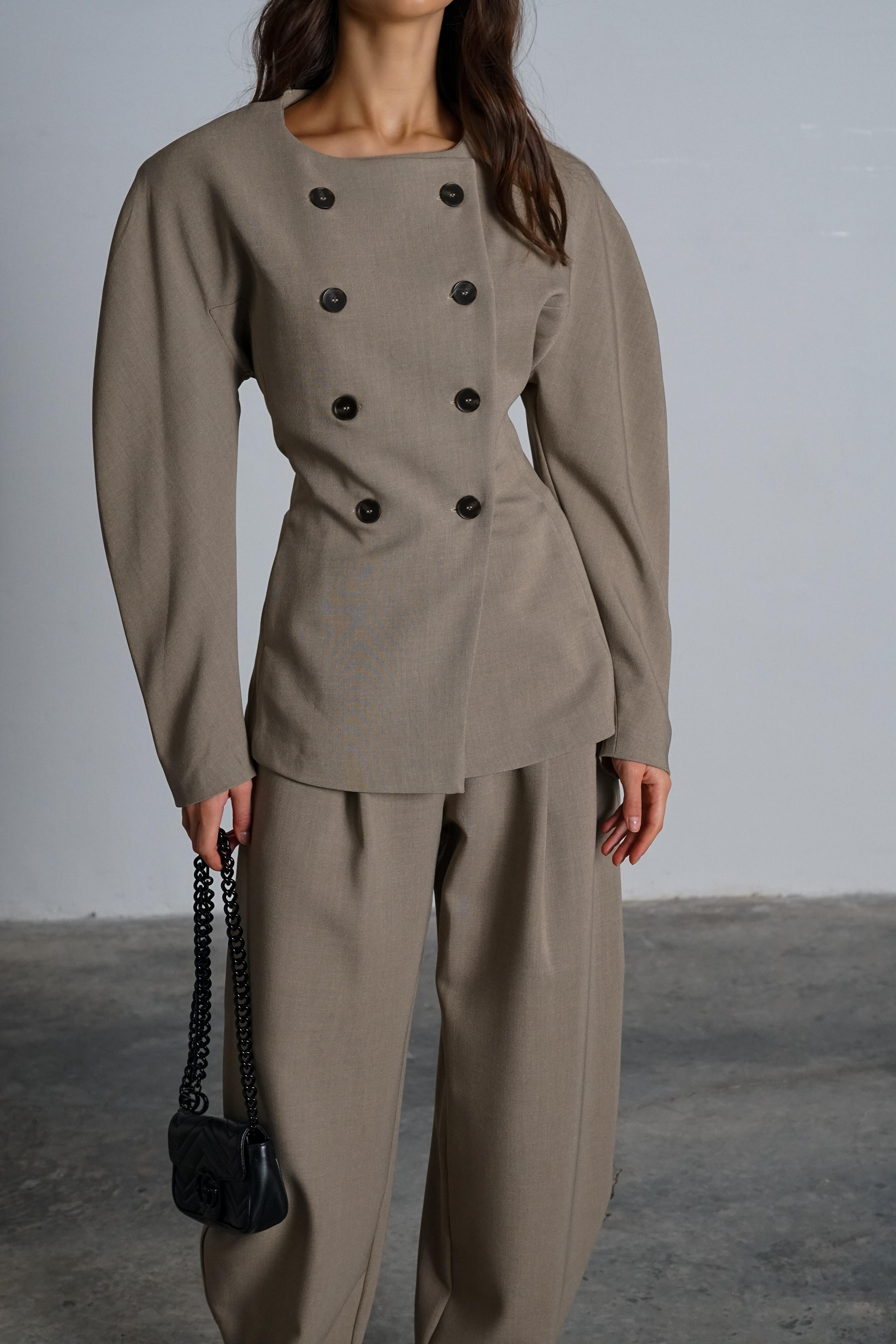 חליפת אופיליה