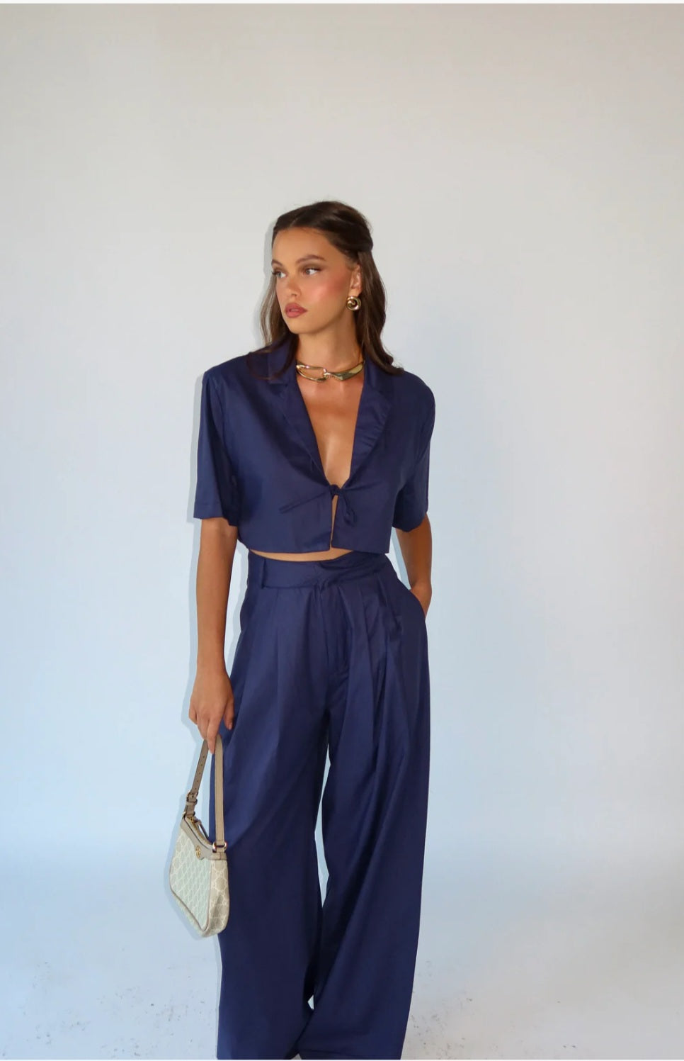 חליפת אופיליה