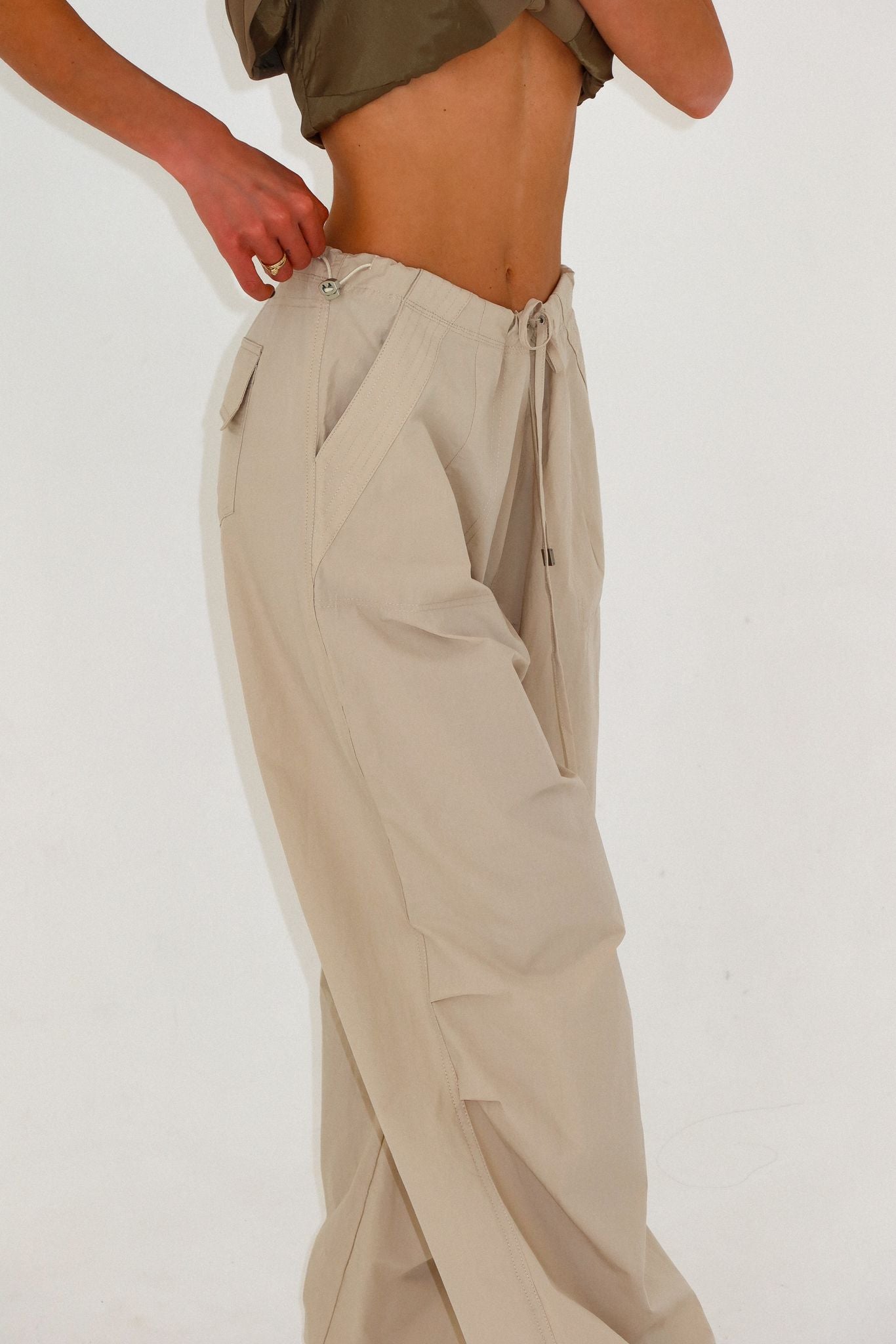 מכנס דיווין קאמל