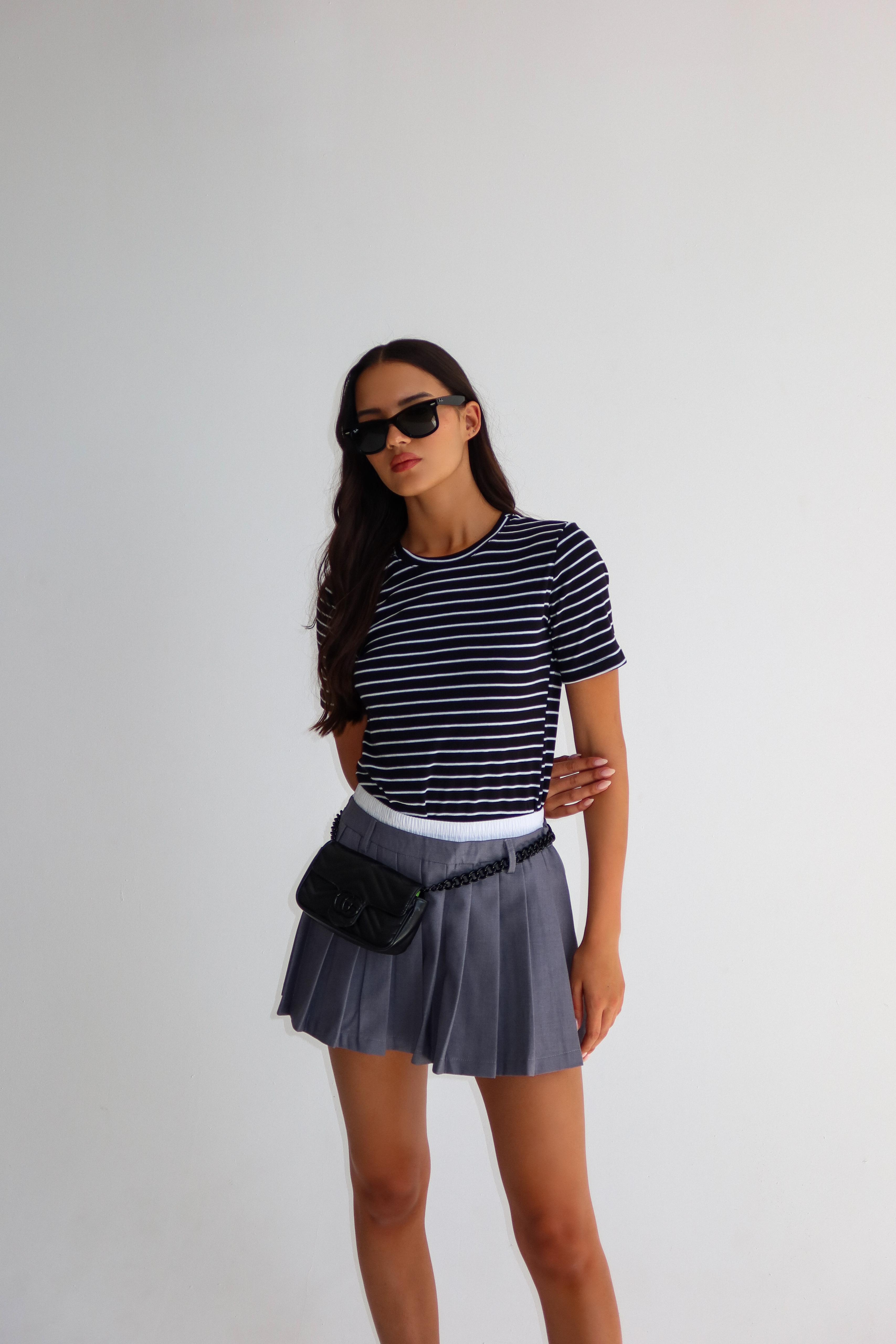 בייסיק פסים ניקי שחור