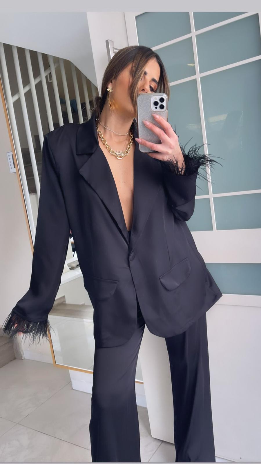 חליפת נוצות שחור