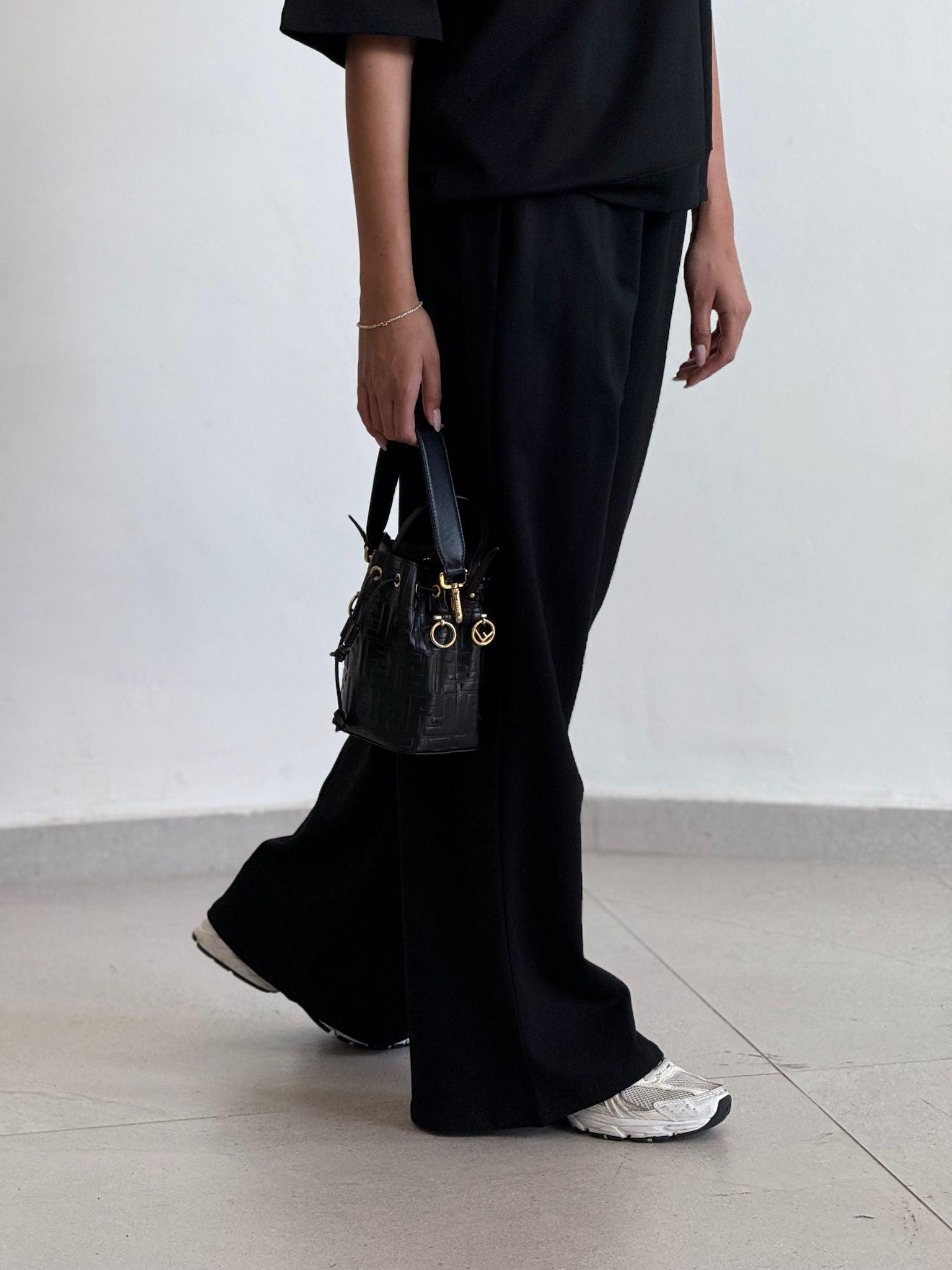 חליפת סול שחור