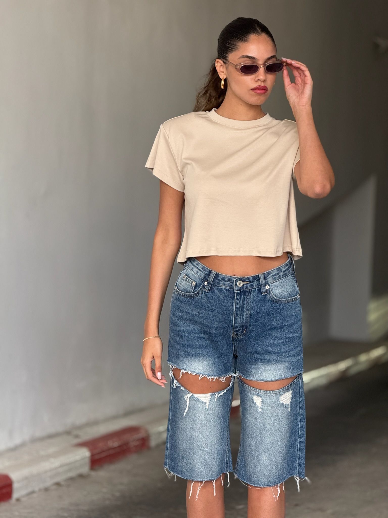 חולצת בילי בז'